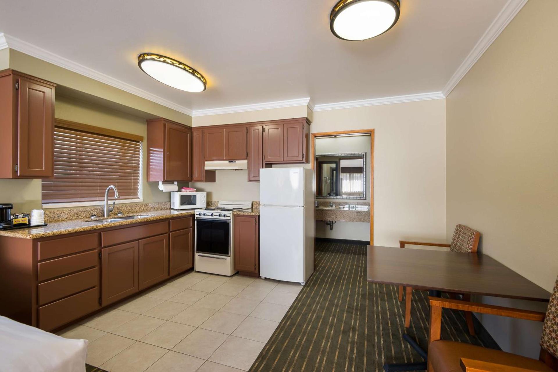 Best Western Holiday Hotel photo 6