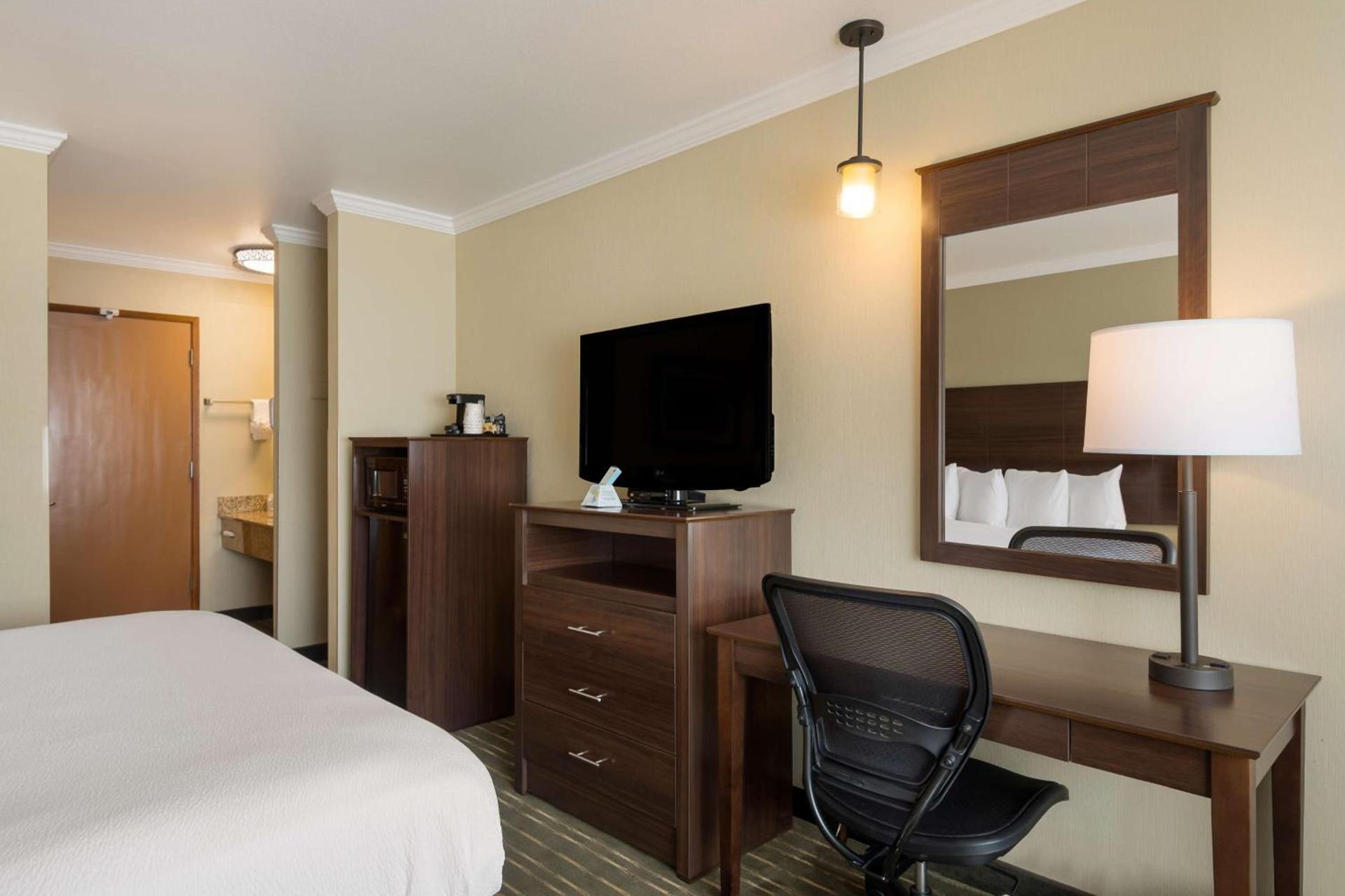 Best Western Holiday Hotel photo 12