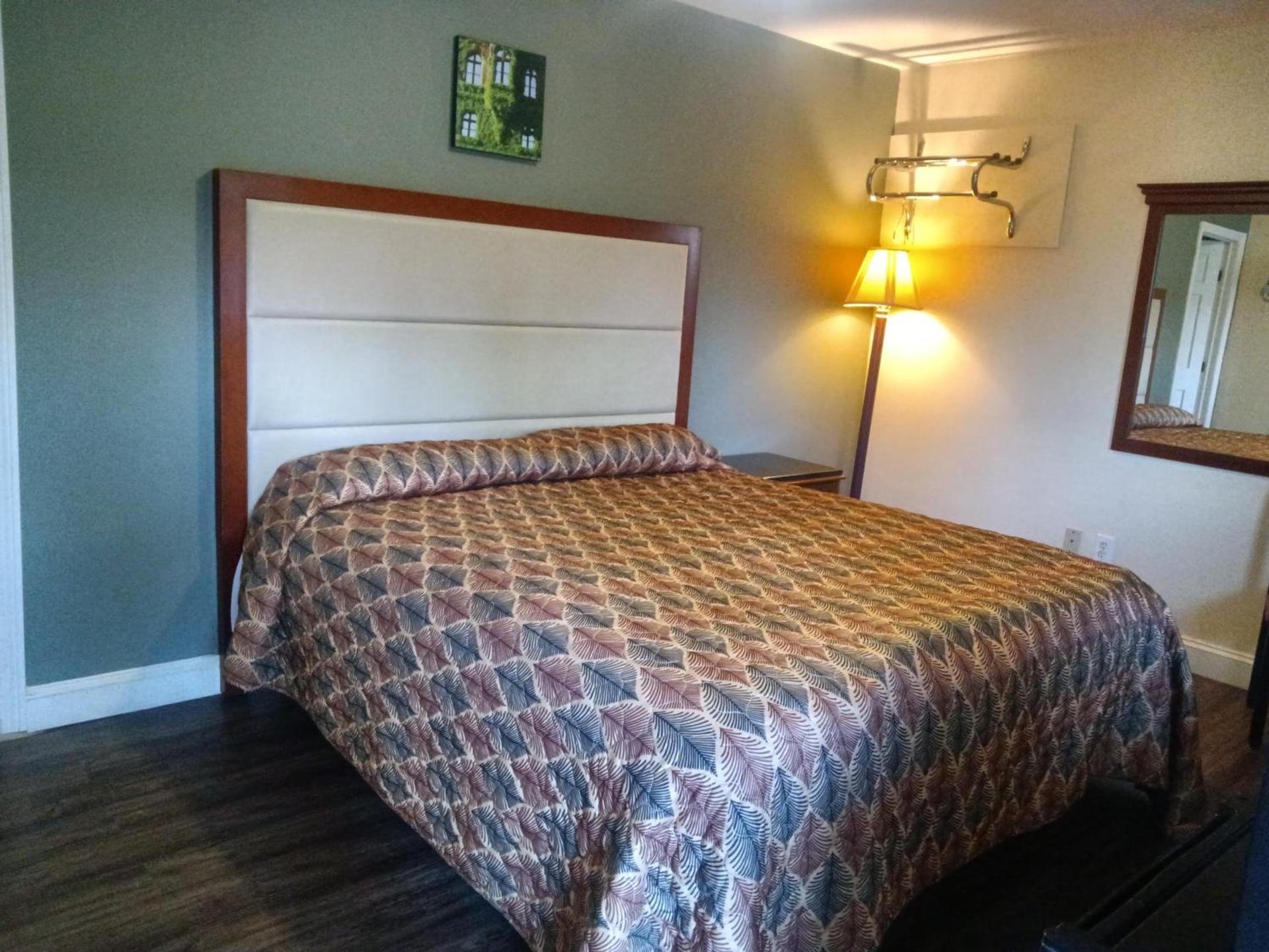 Maple leaf motel photo 5
