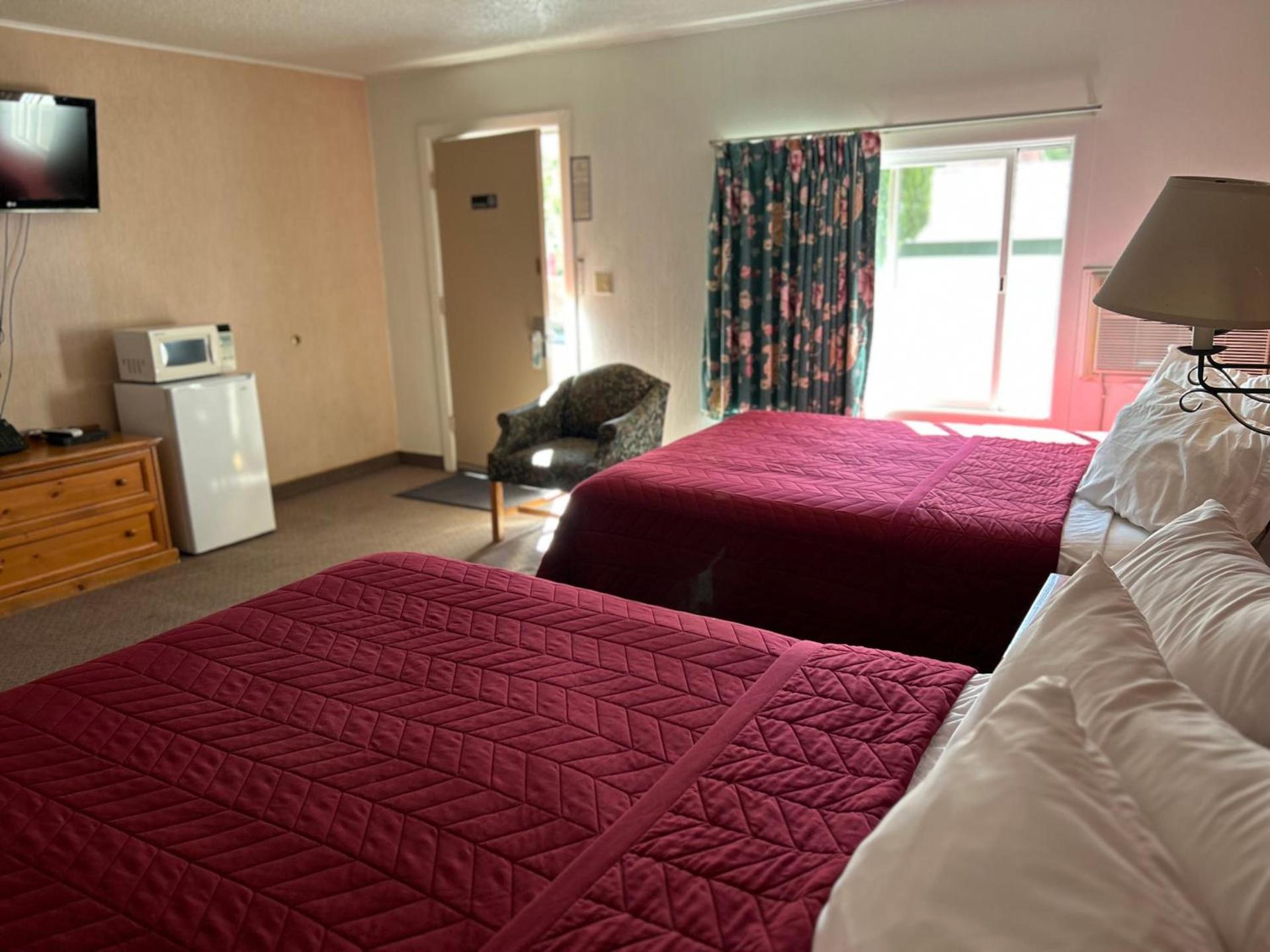 Redwood Arms Motel photo 22