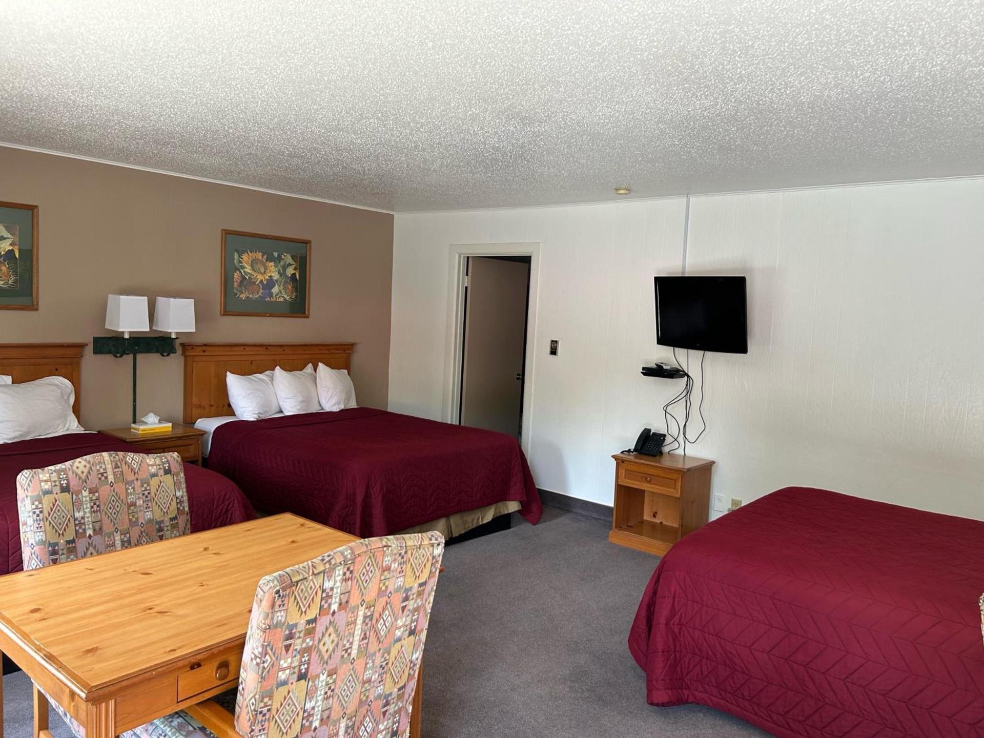Redwood Arms Motel photo 24