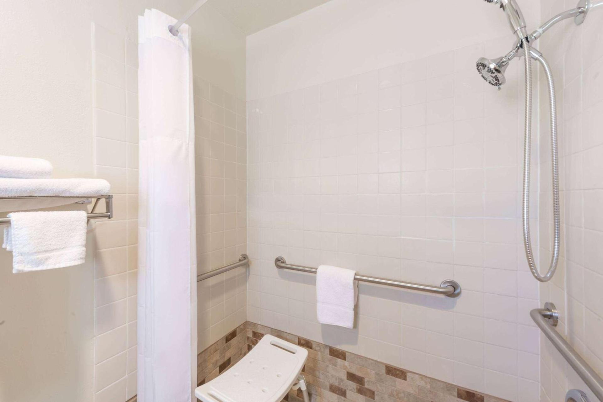 Days Inn by Wyndham Socorro photo 5