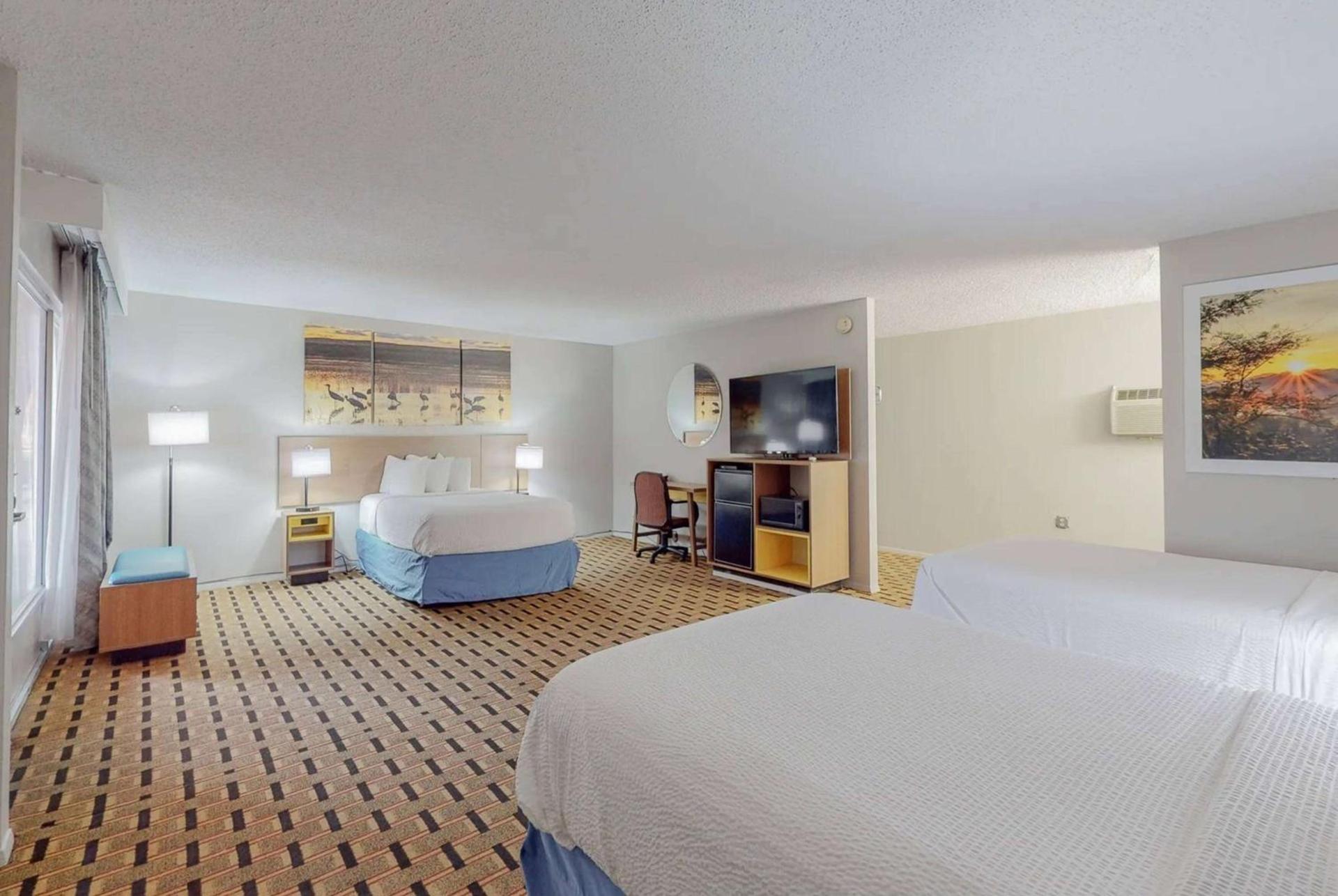 Days Inn by Wyndham Socorro photo 10