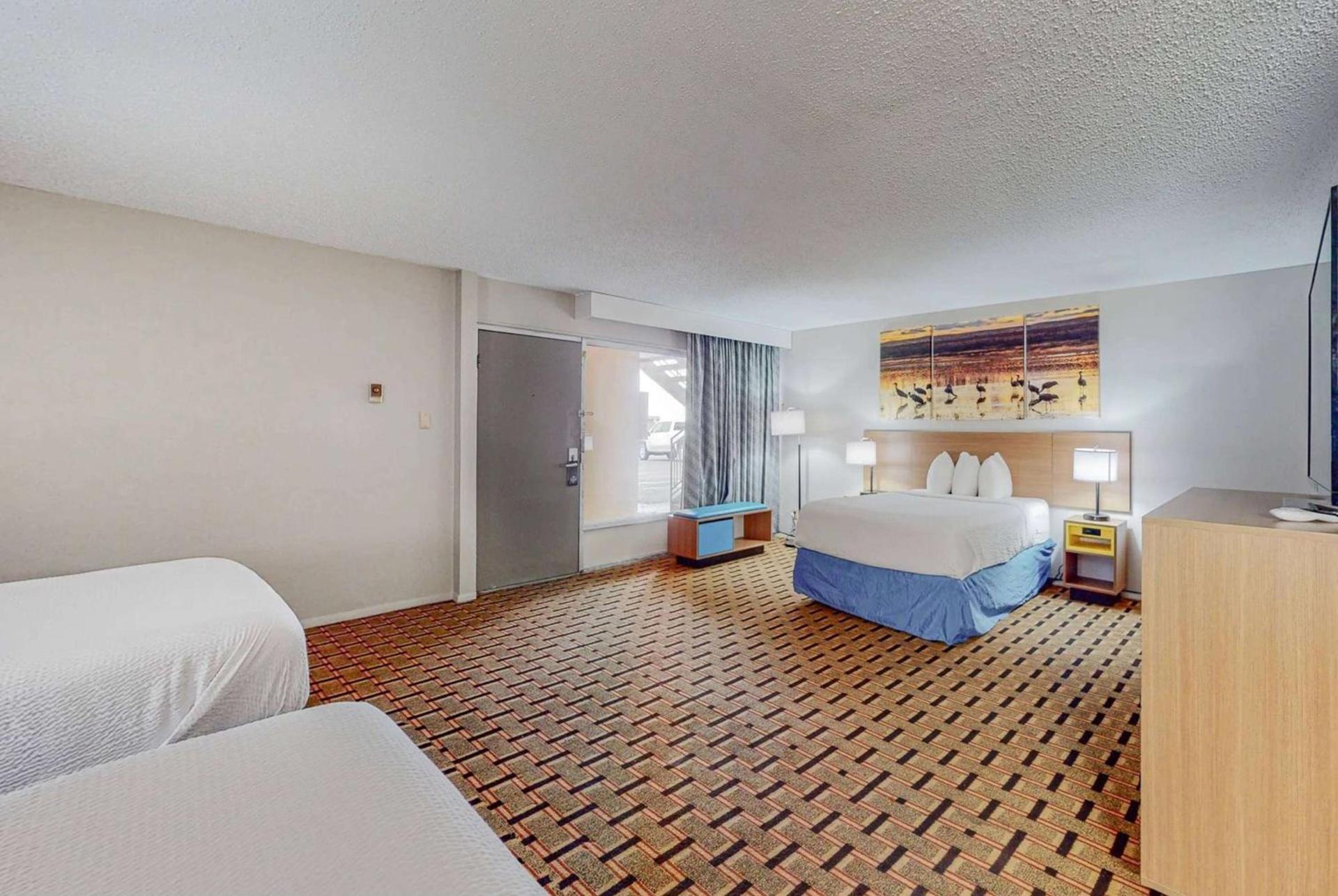 Days Inn by Wyndham Socorro photo 15