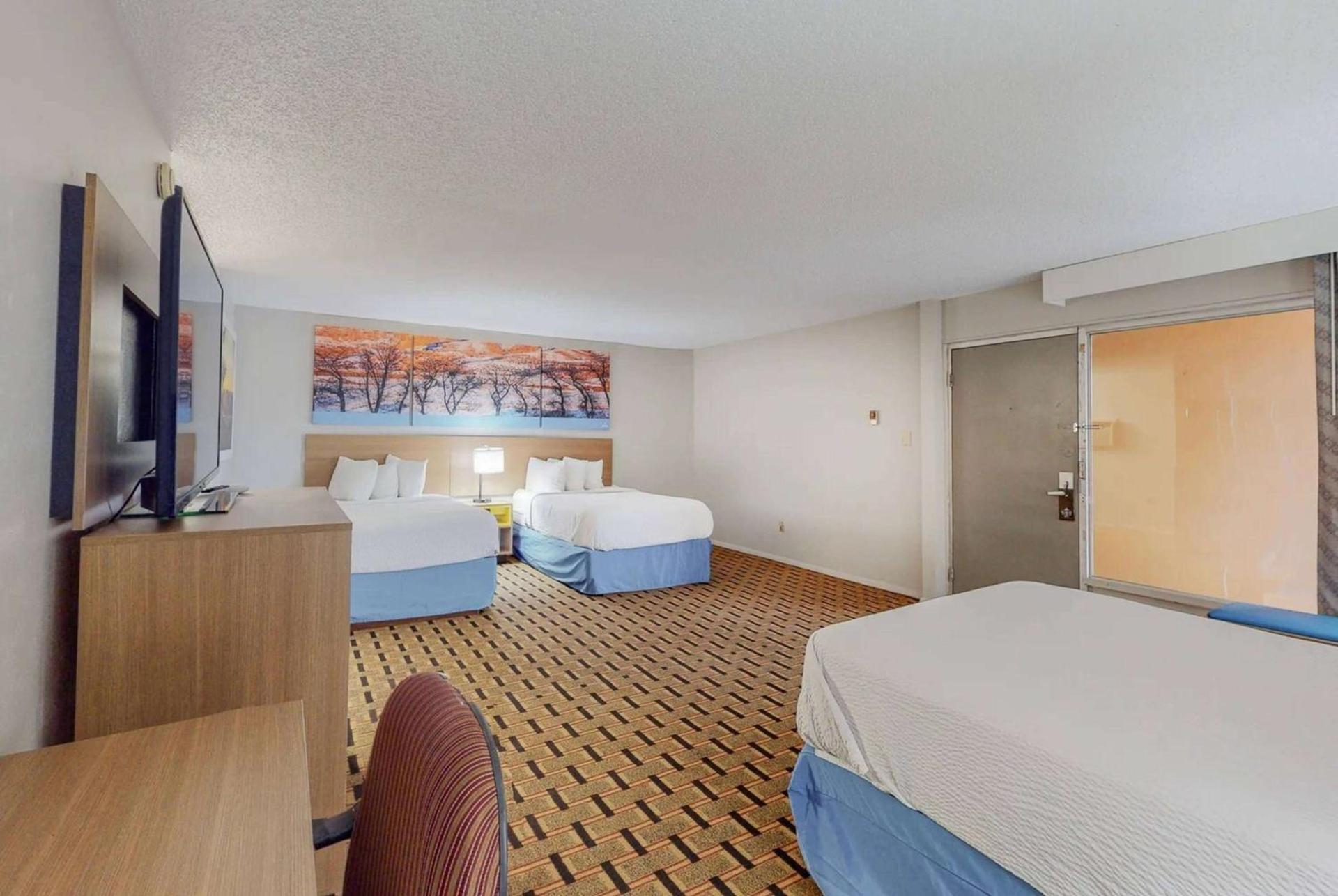 Days Inn by Wyndham Socorro photo 16