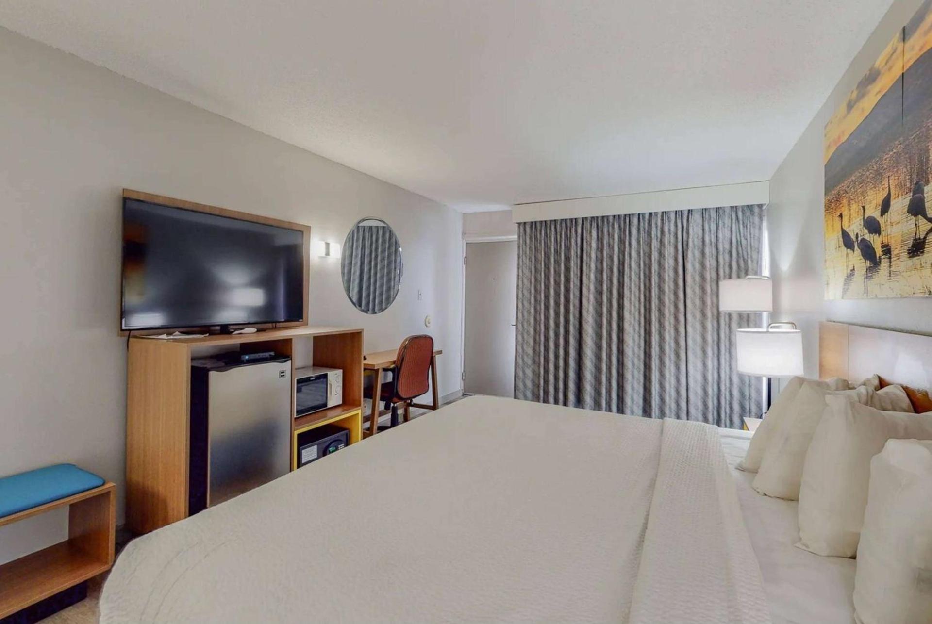 Days Inn by Wyndham Socorro photo 17