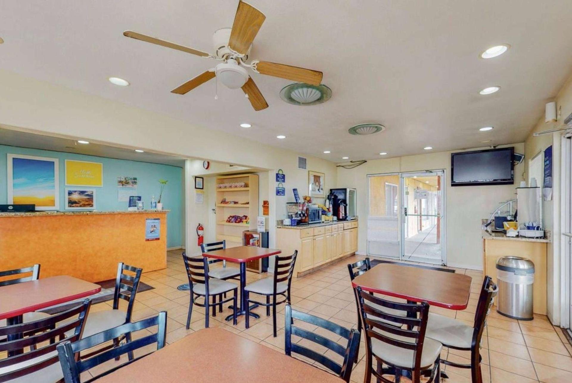 Days Inn by Wyndham Socorro photo 18