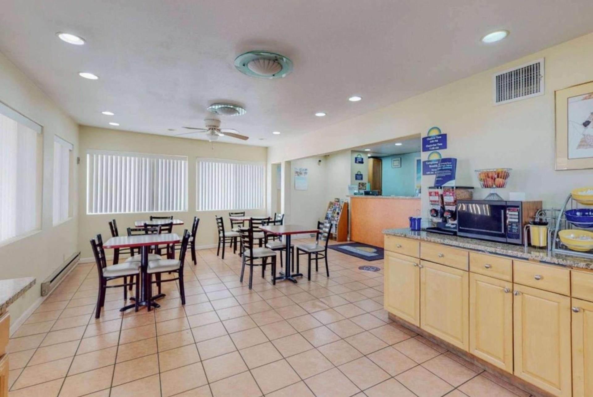 Days Inn by Wyndham Socorro photo 19