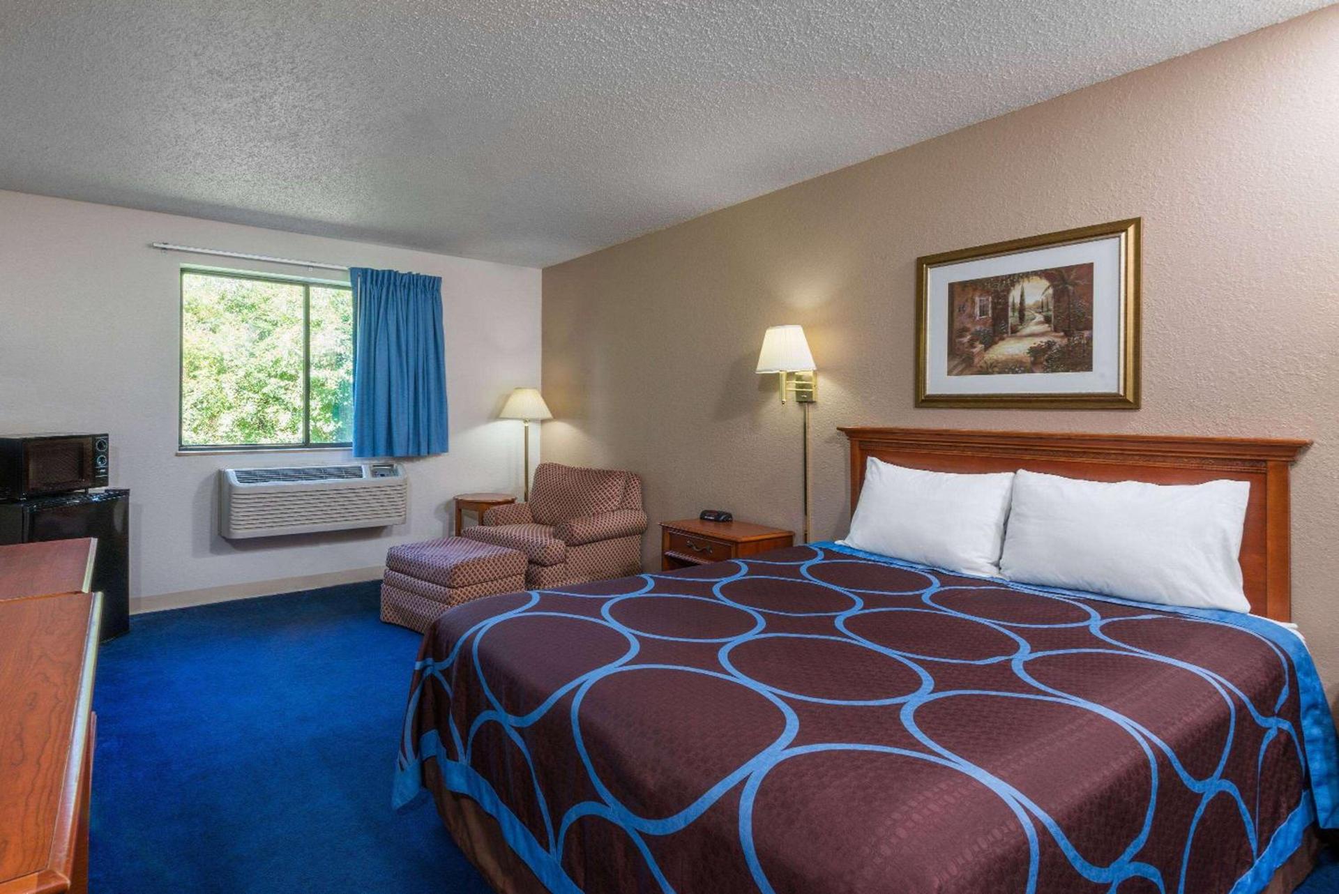 Rodeway Inn Delmont photo 5