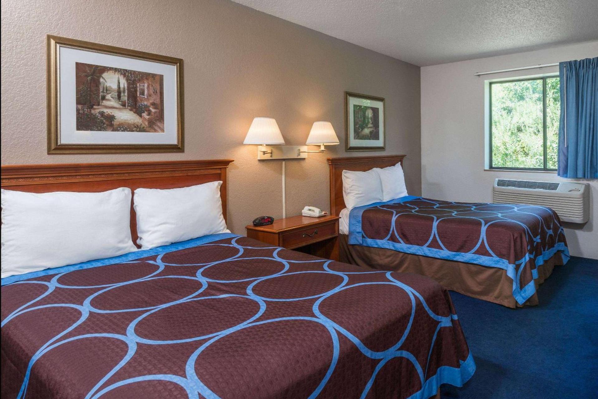 Rodeway Inn Delmont photo 8