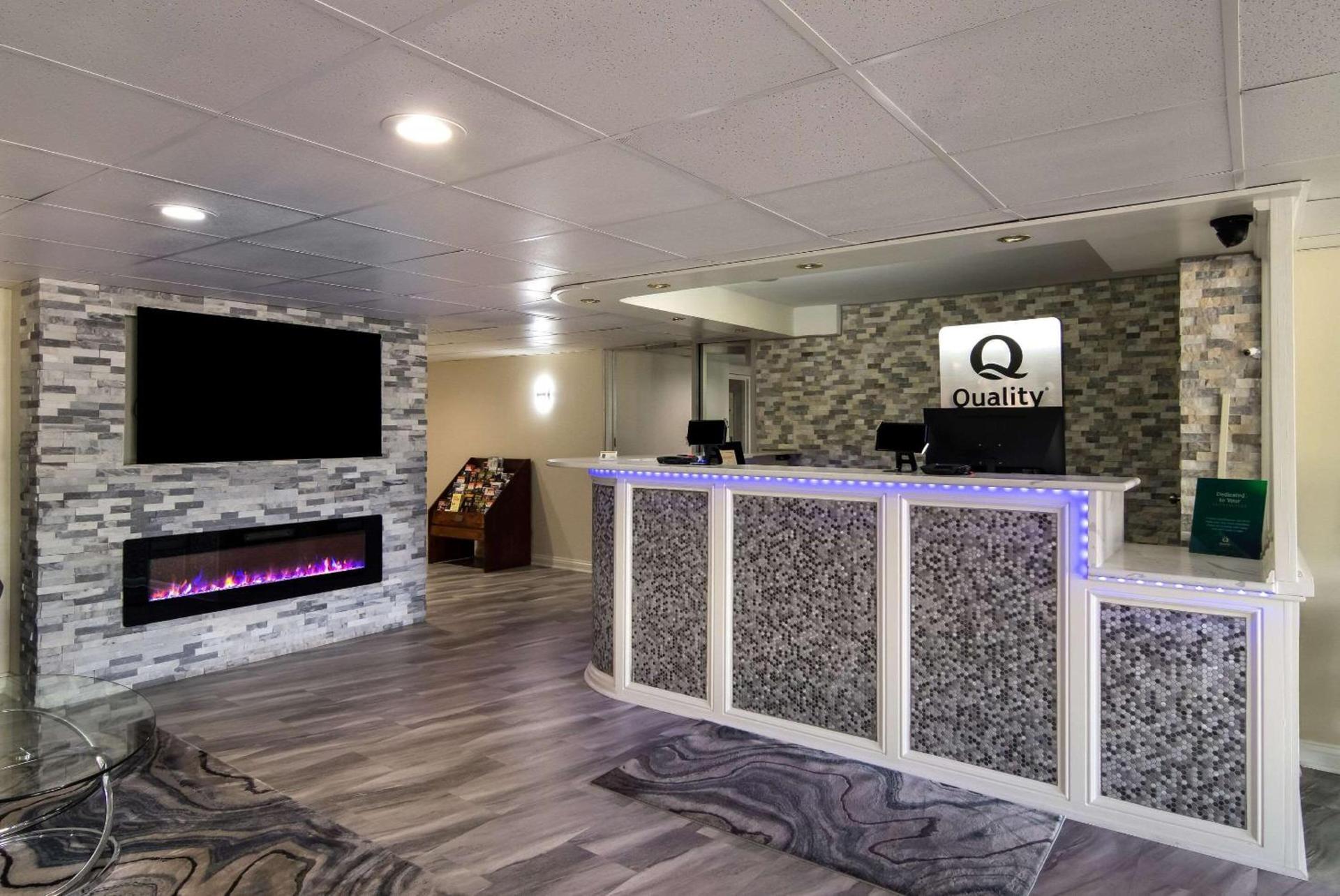 Quality Inn Aurora - Naperville Area photo 4