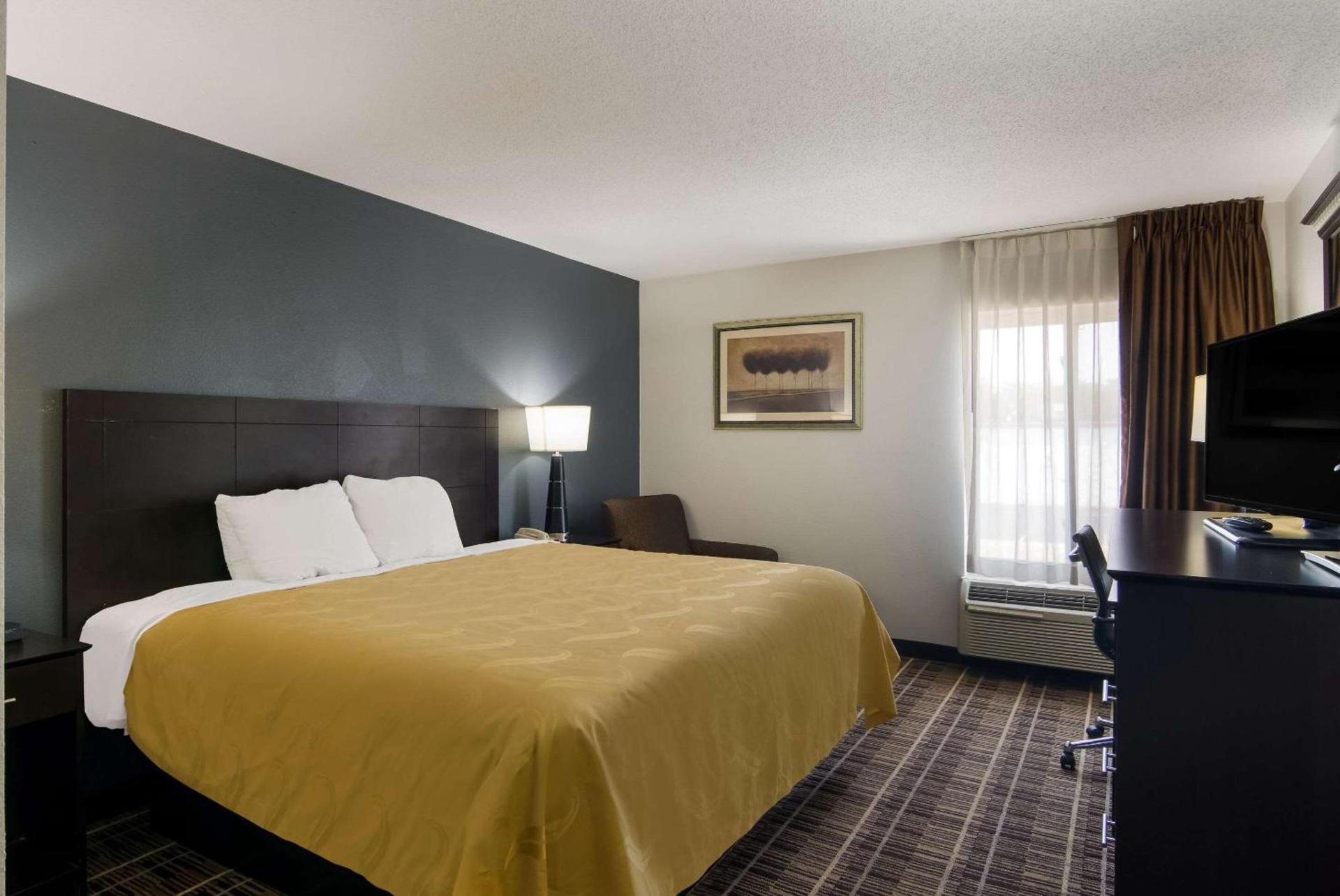 Quality Inn Aurora - Naperville Area photo 12