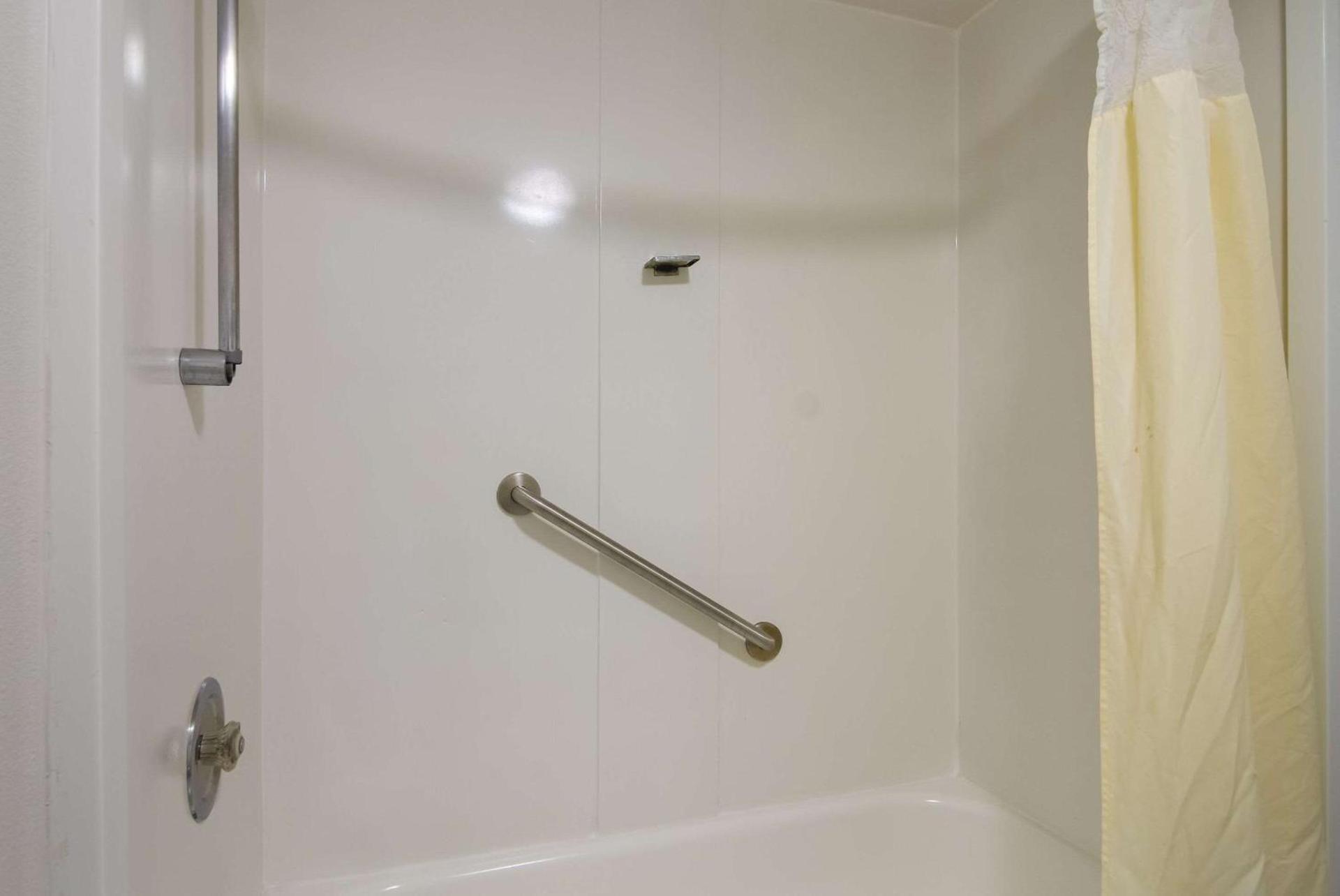 Quality Inn Aurora - Naperville Area photo 11