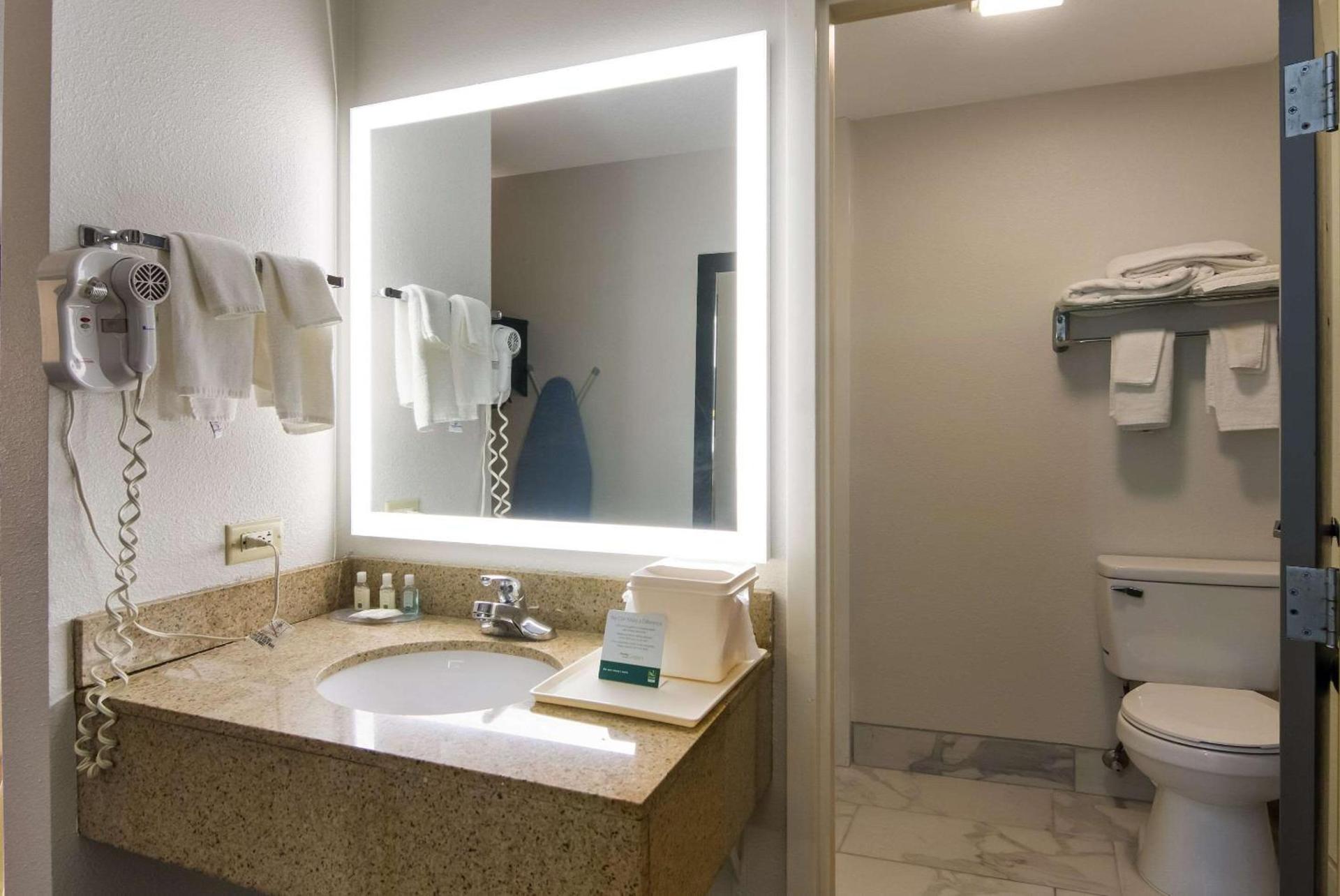 Quality Inn Aurora - Naperville Area photo 10