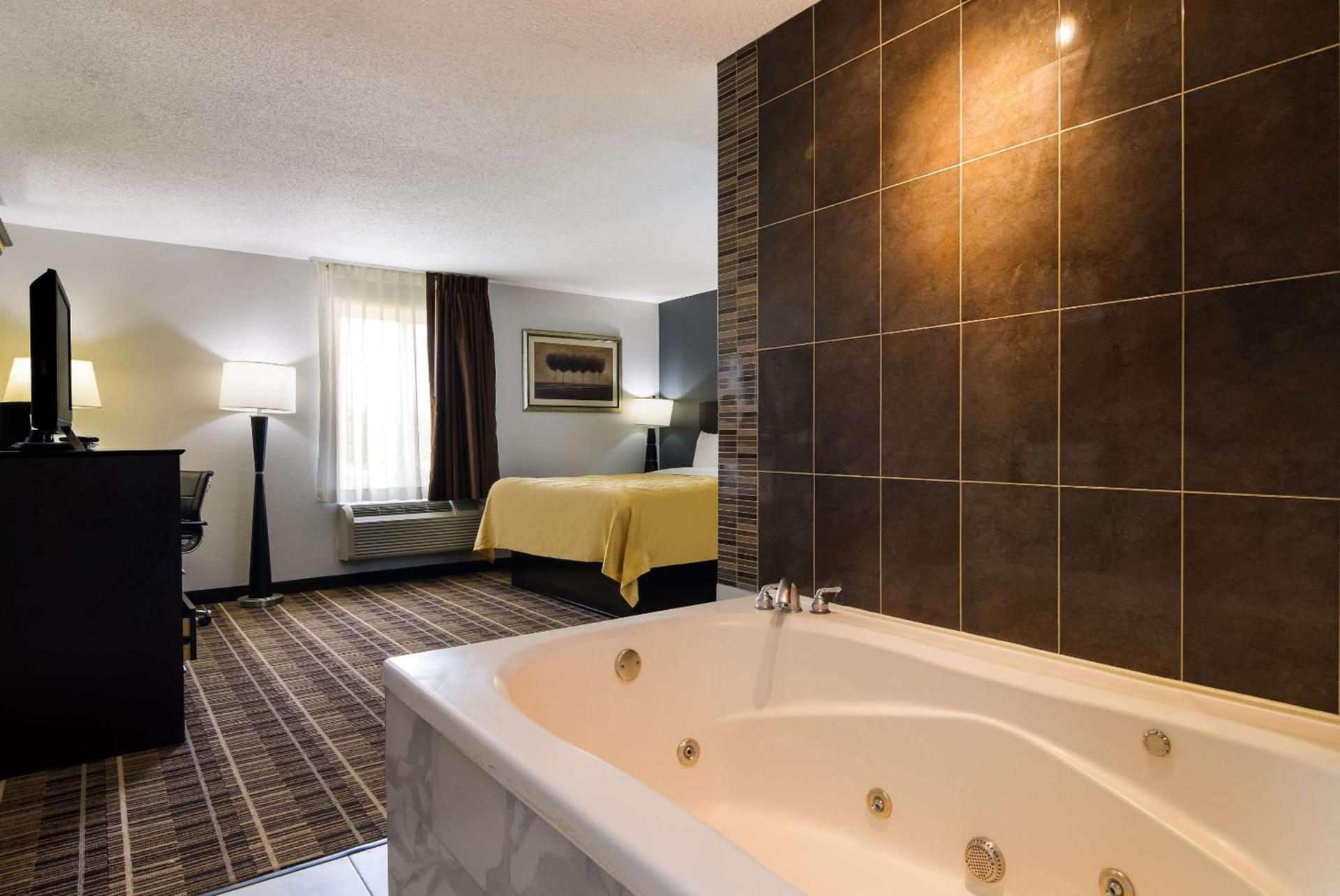 Quality Inn Aurora - Naperville Area photo 20