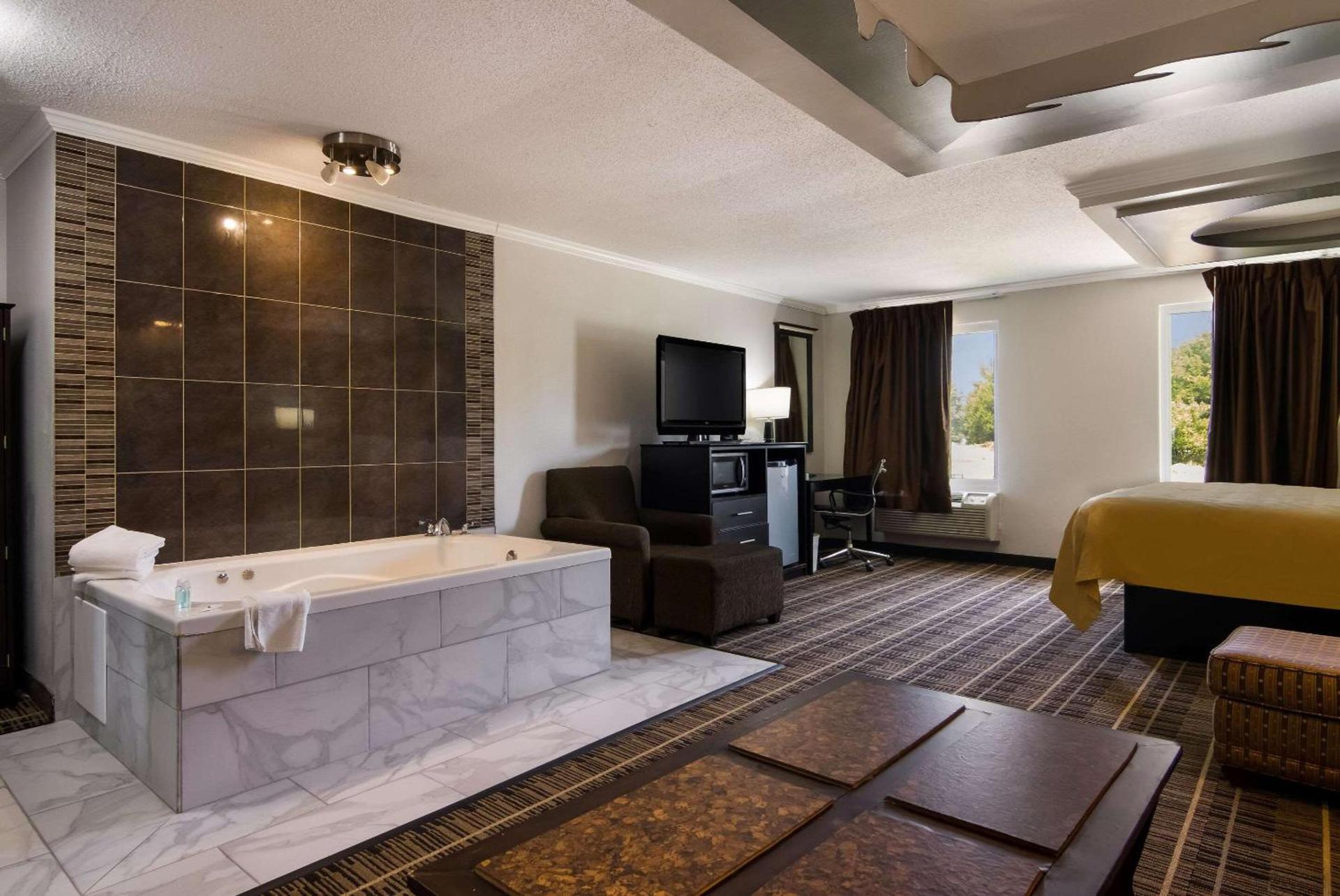 Quality Inn Aurora - Naperville Area photo 24