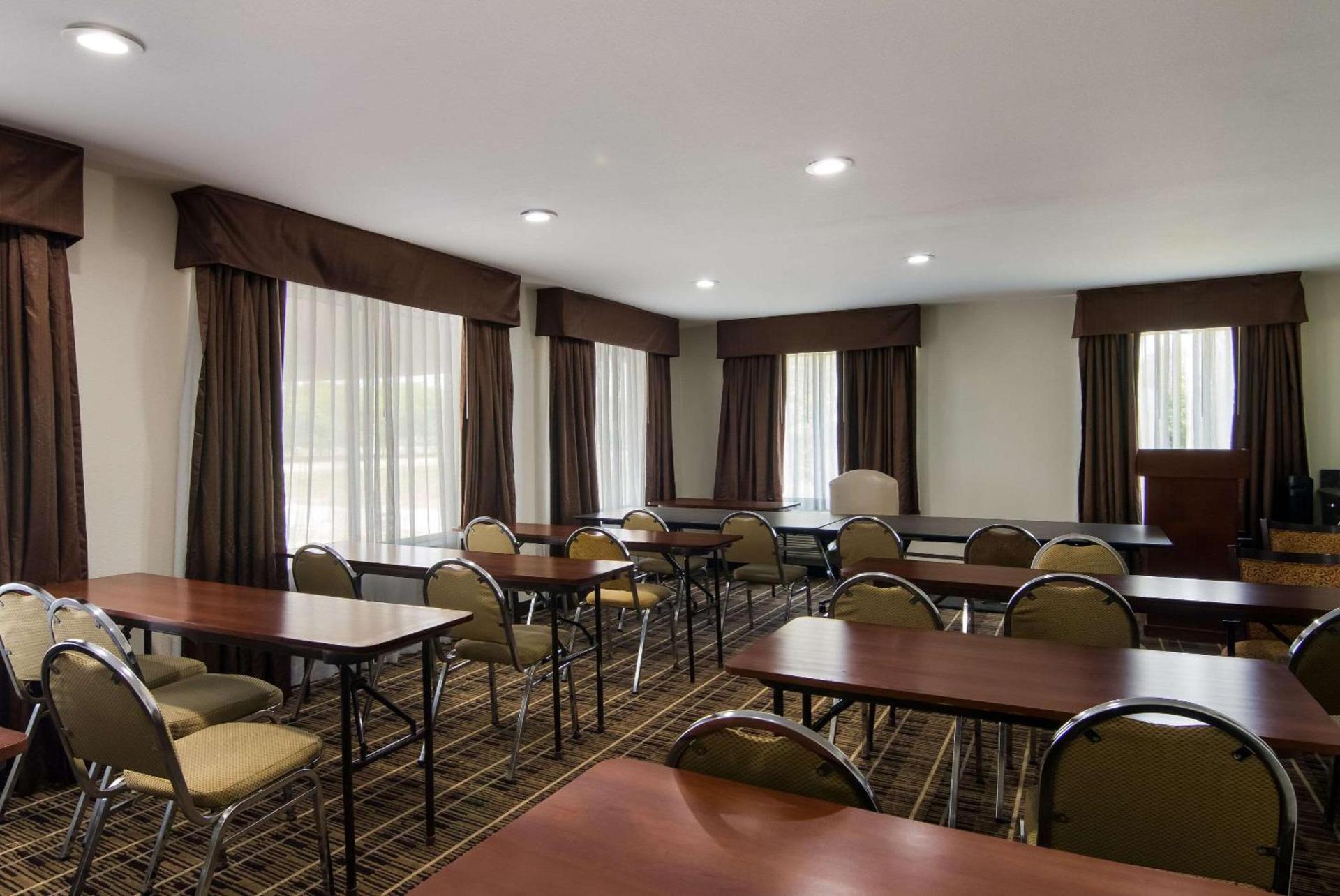 Quality Inn Aurora - Naperville Area photo 28