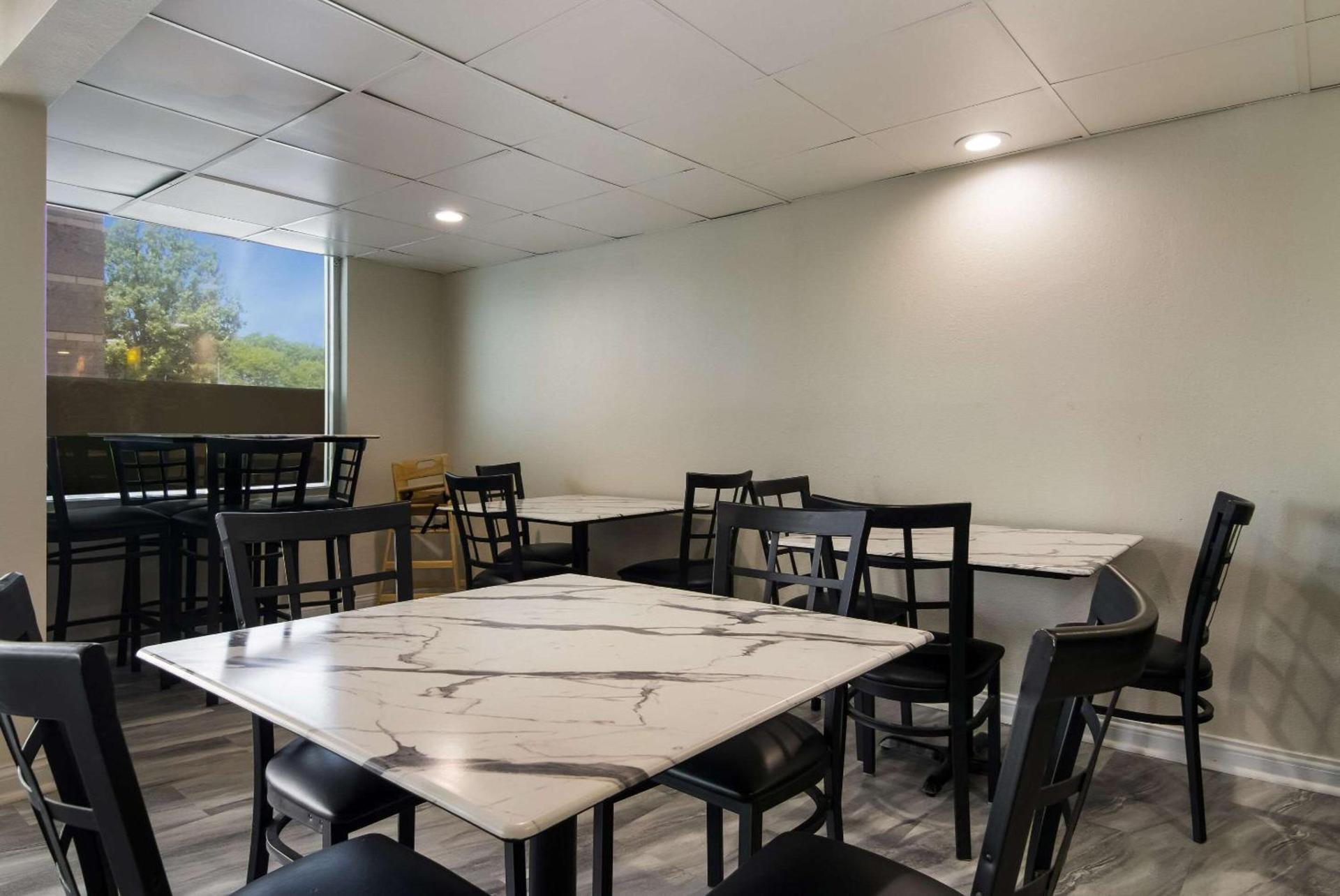 Quality Inn Aurora - Naperville Area photo 29