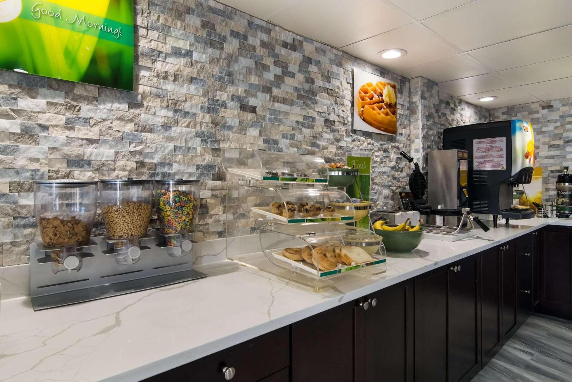 Quality Inn Aurora - Naperville Area photo 30
