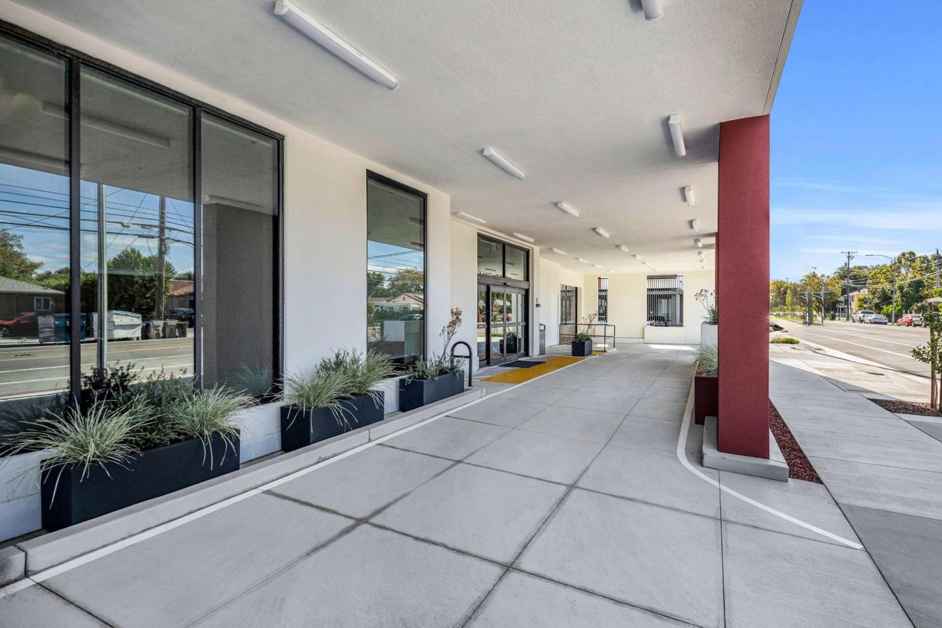 La Quinta Inn & Suites by Wyndham San Jose Airport-Downtown photo 3