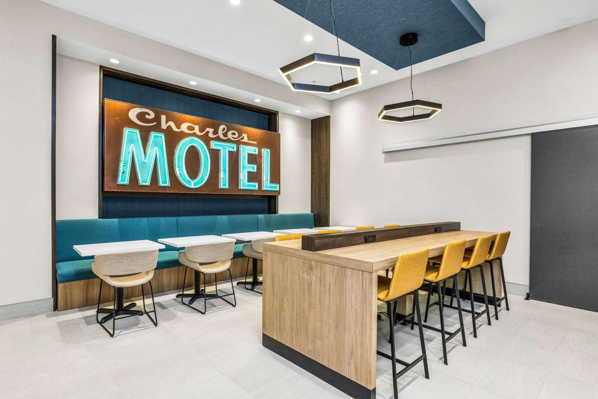 La Quinta Inn & Suites by Wyndham San Jose Airport-Downtown photo 22