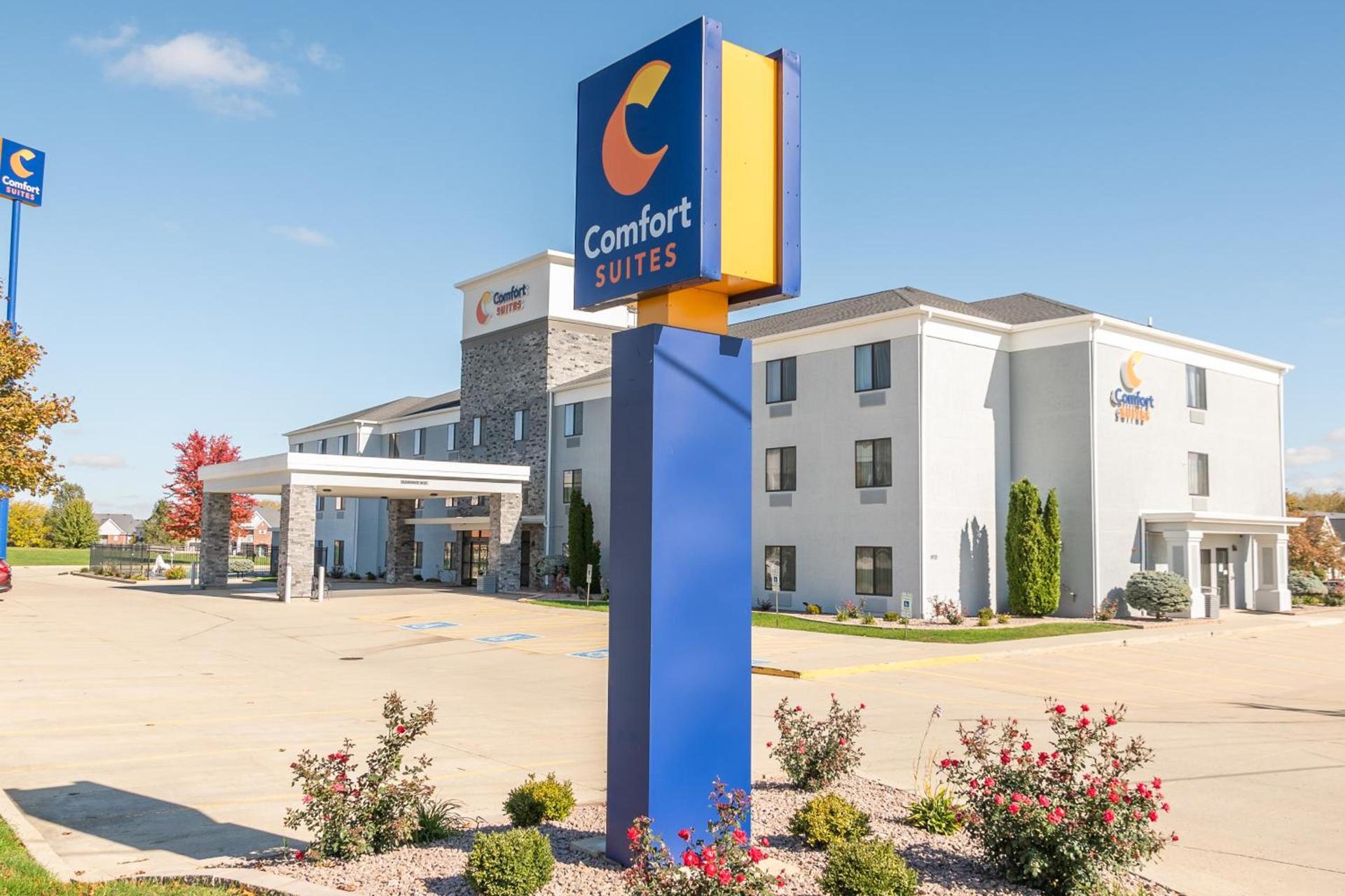 Comfort Suites Bloomington I-55 and I-74 photo 38