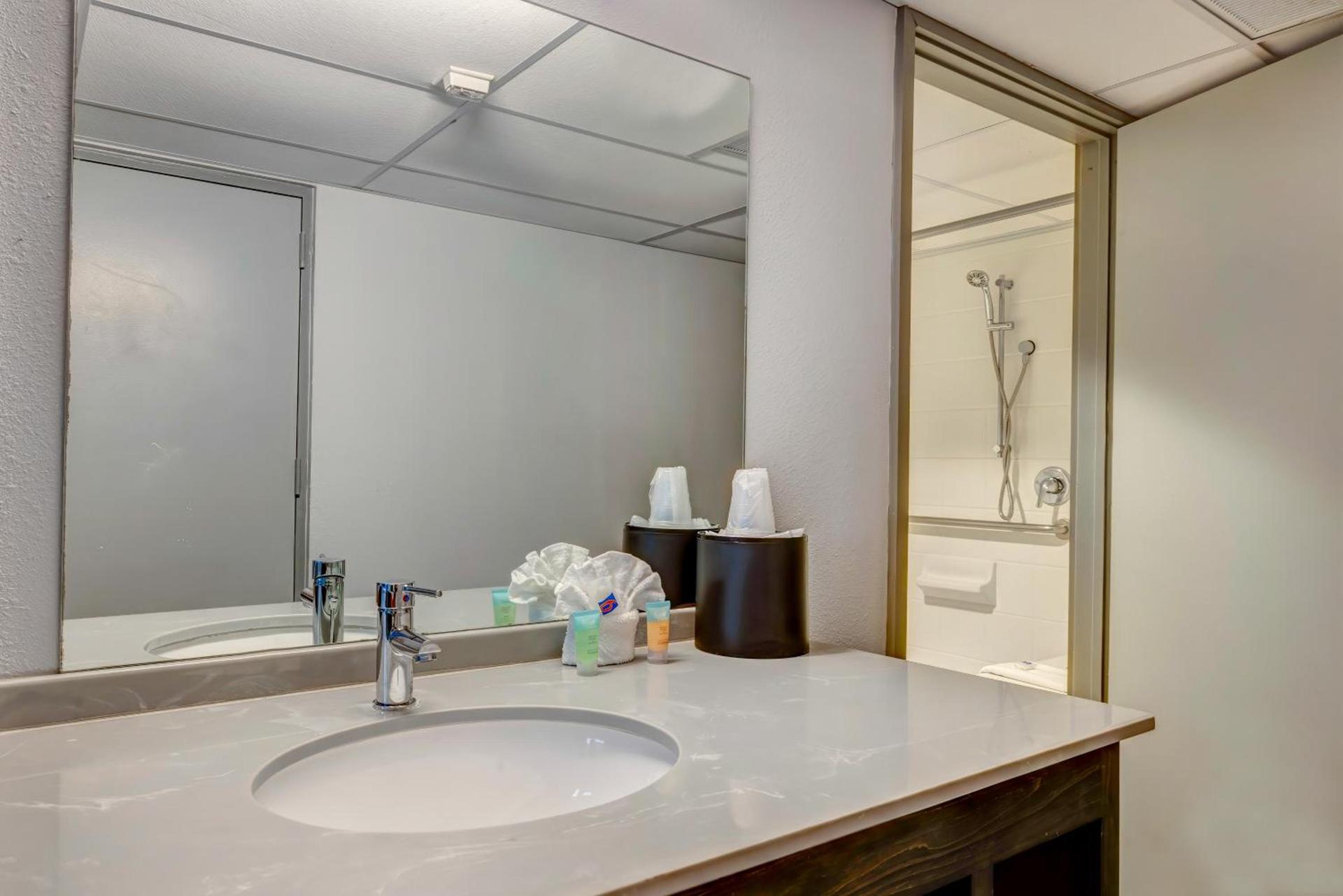 Motel 6 Arlington TX Entertainment District photo 26