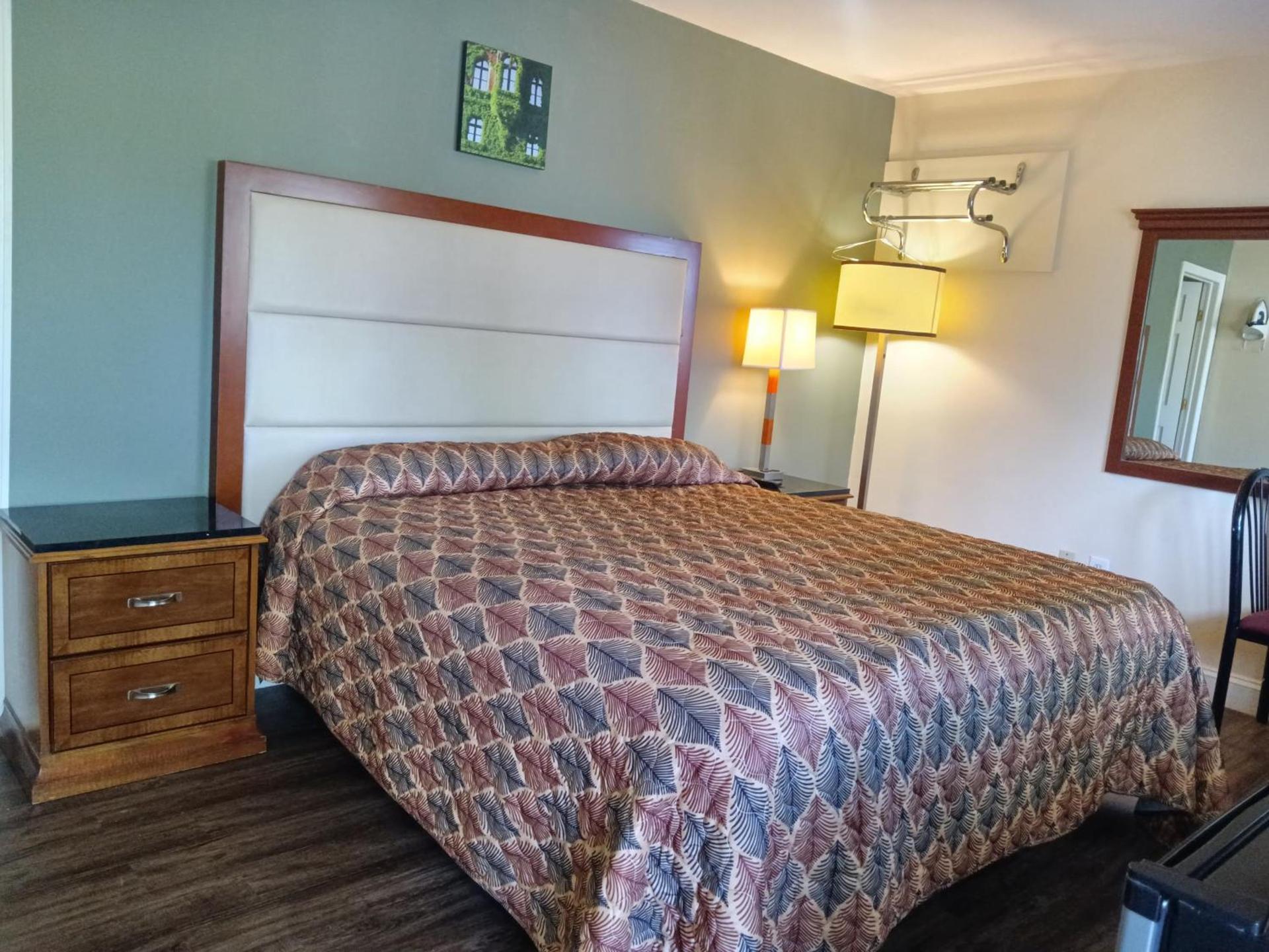 Maple leaf motel photo 2
