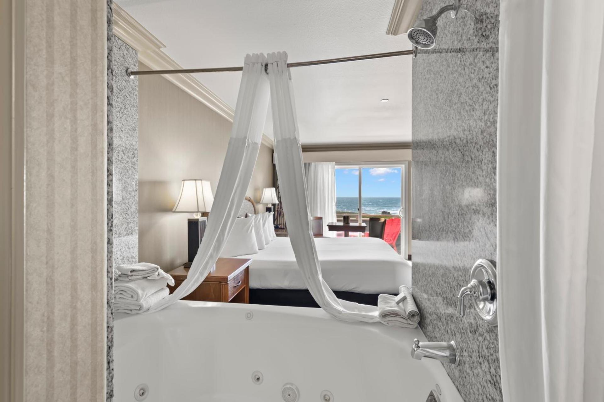 Surf and Sand Lodge photo 40