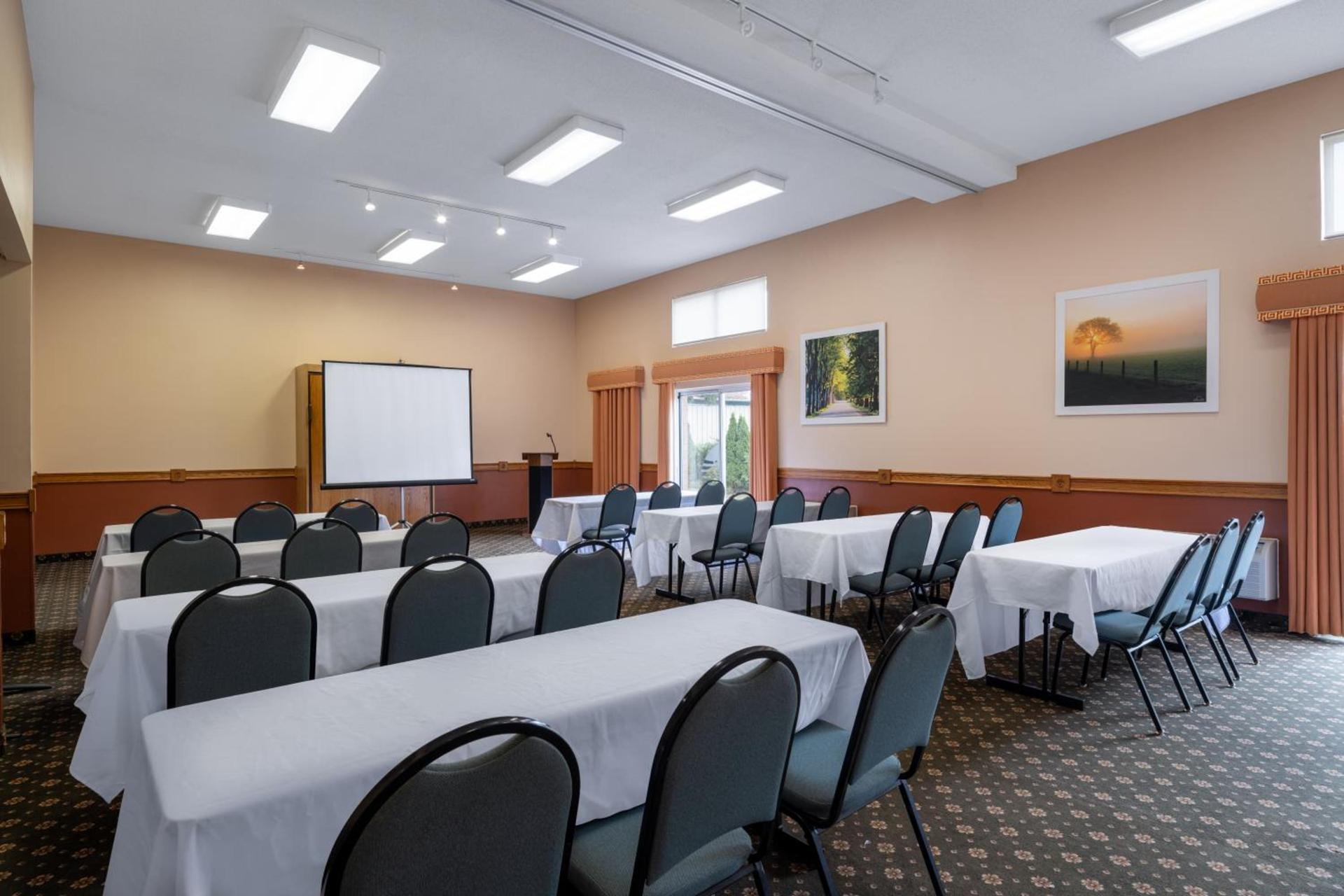Days Inn & Suites by Wyndham Madison photo 40
