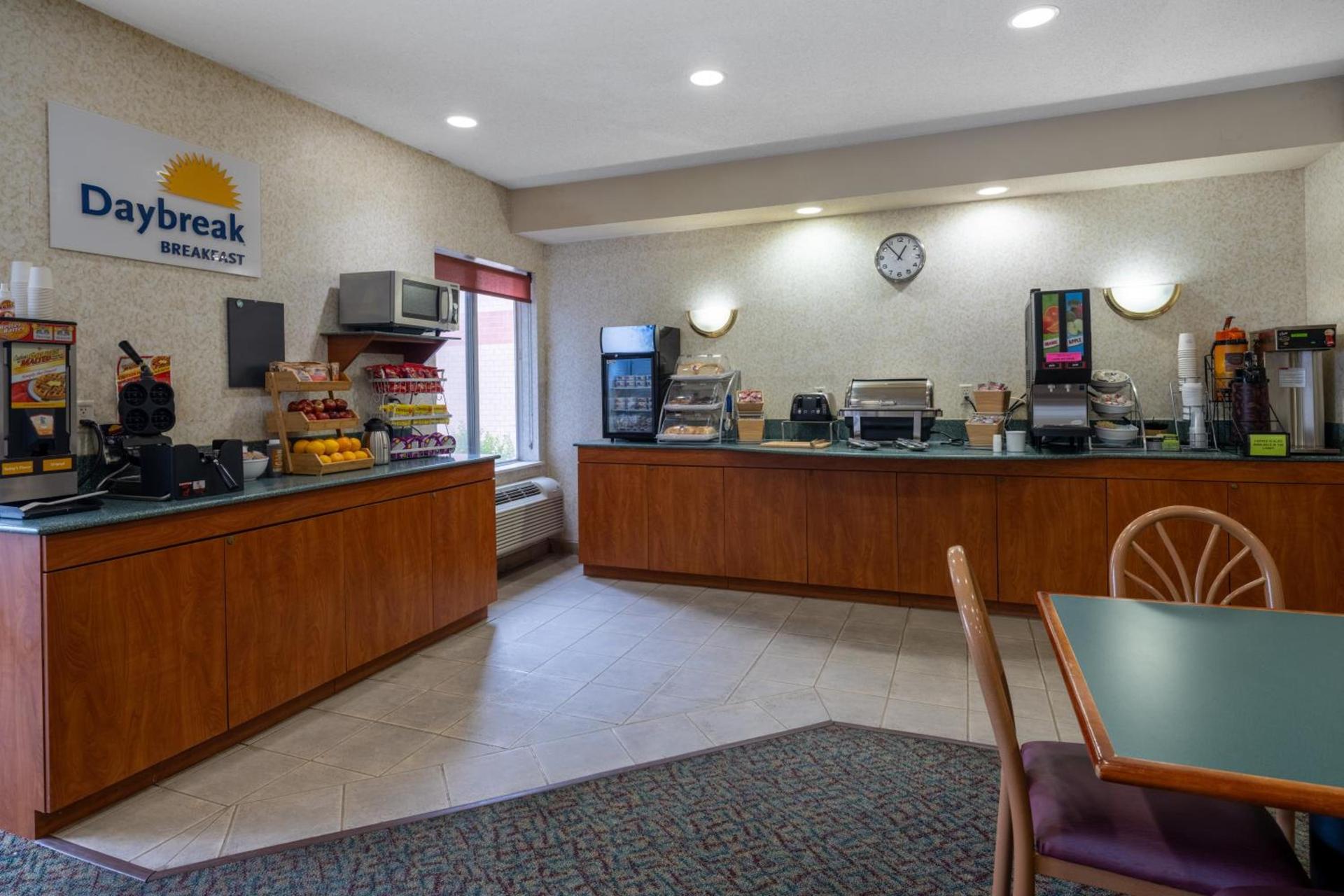 Days Inn & Suites by Wyndham Madison photo 41