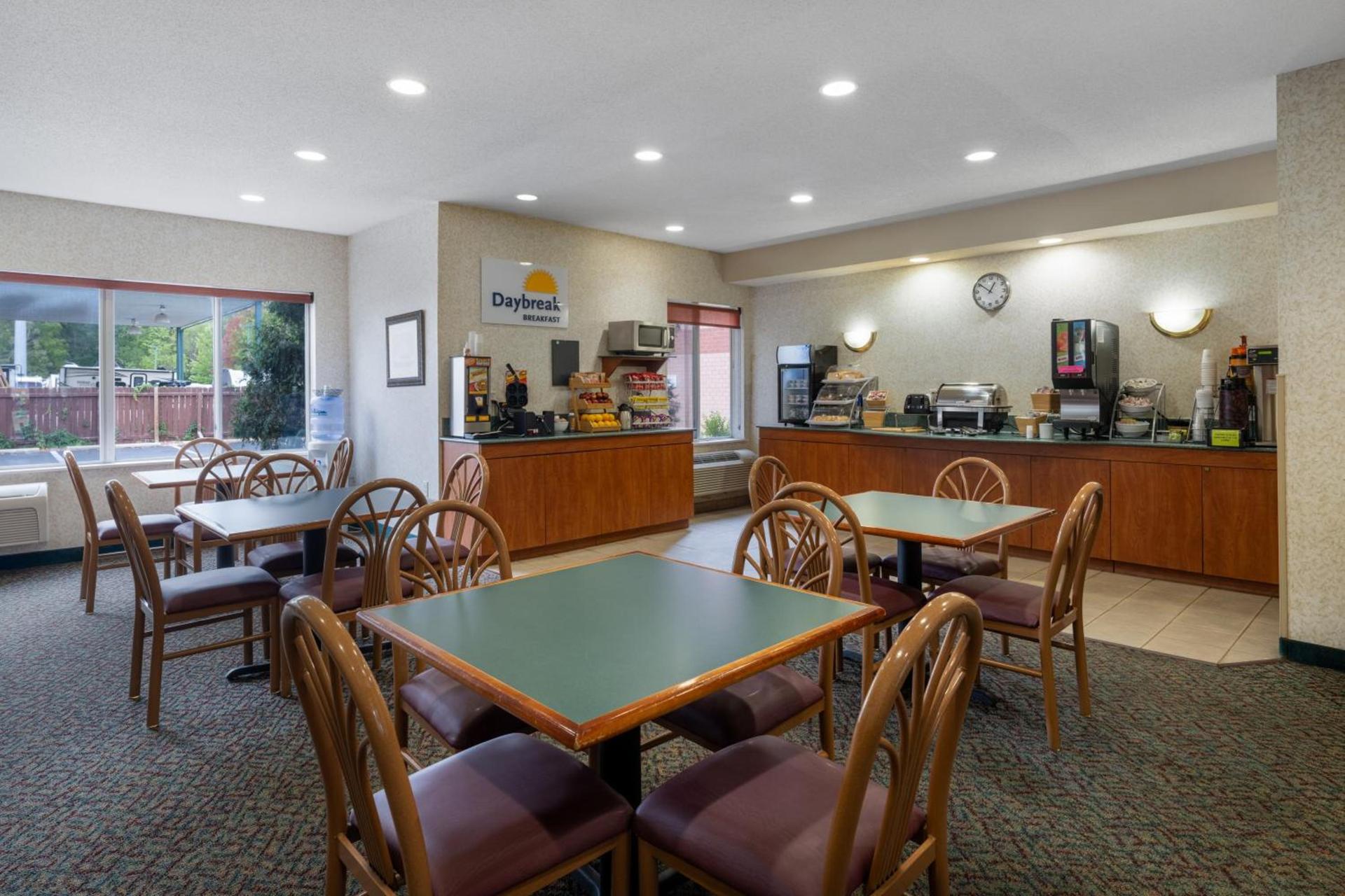 Days Inn & Suites by Wyndham Madison photo 49