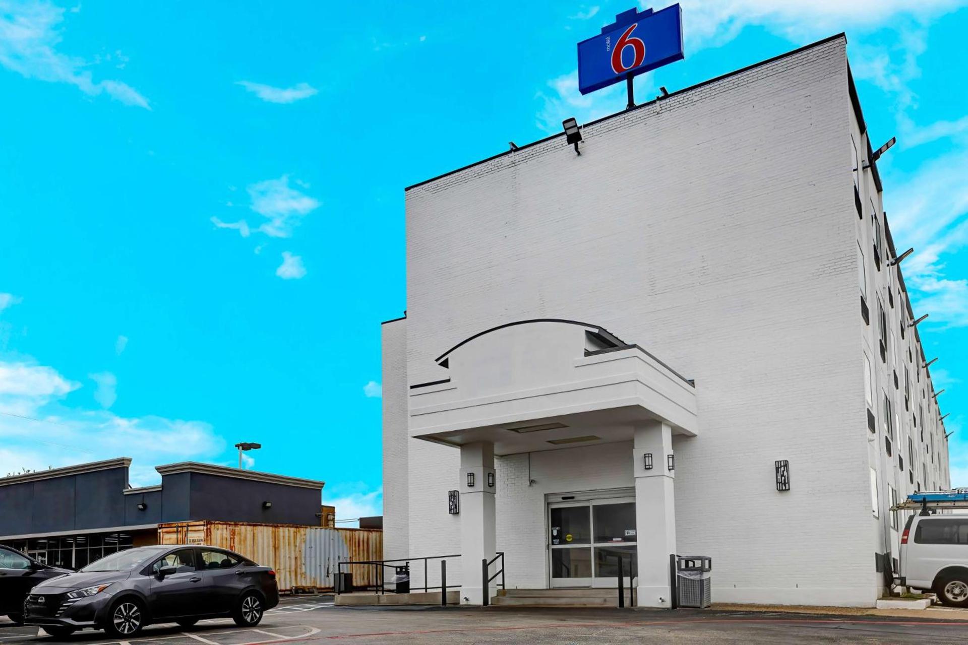 Motel 6 Arlington TX Entertainment District photo 2