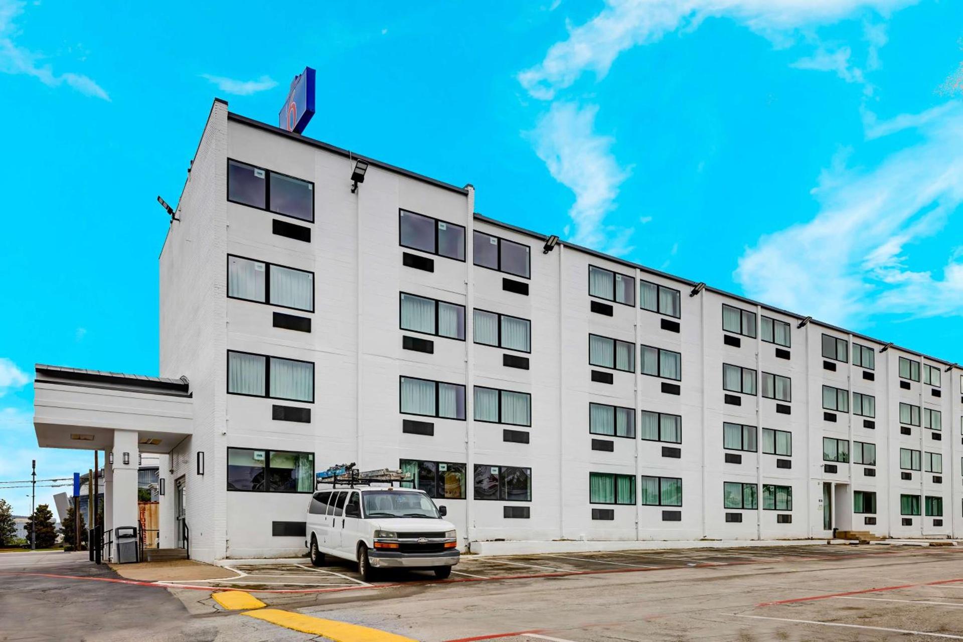 Motel 6 Arlington TX Entertainment District photo 4