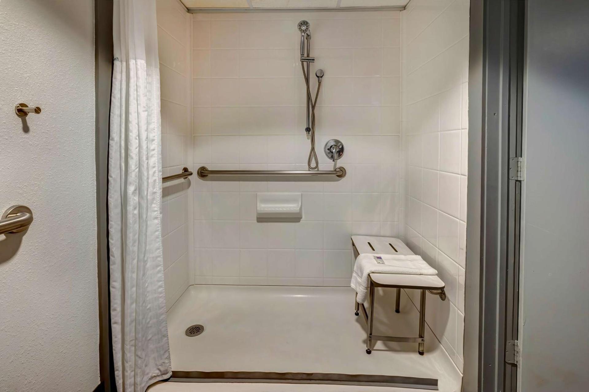 Motel 6 Arlington TX Entertainment District photo 13