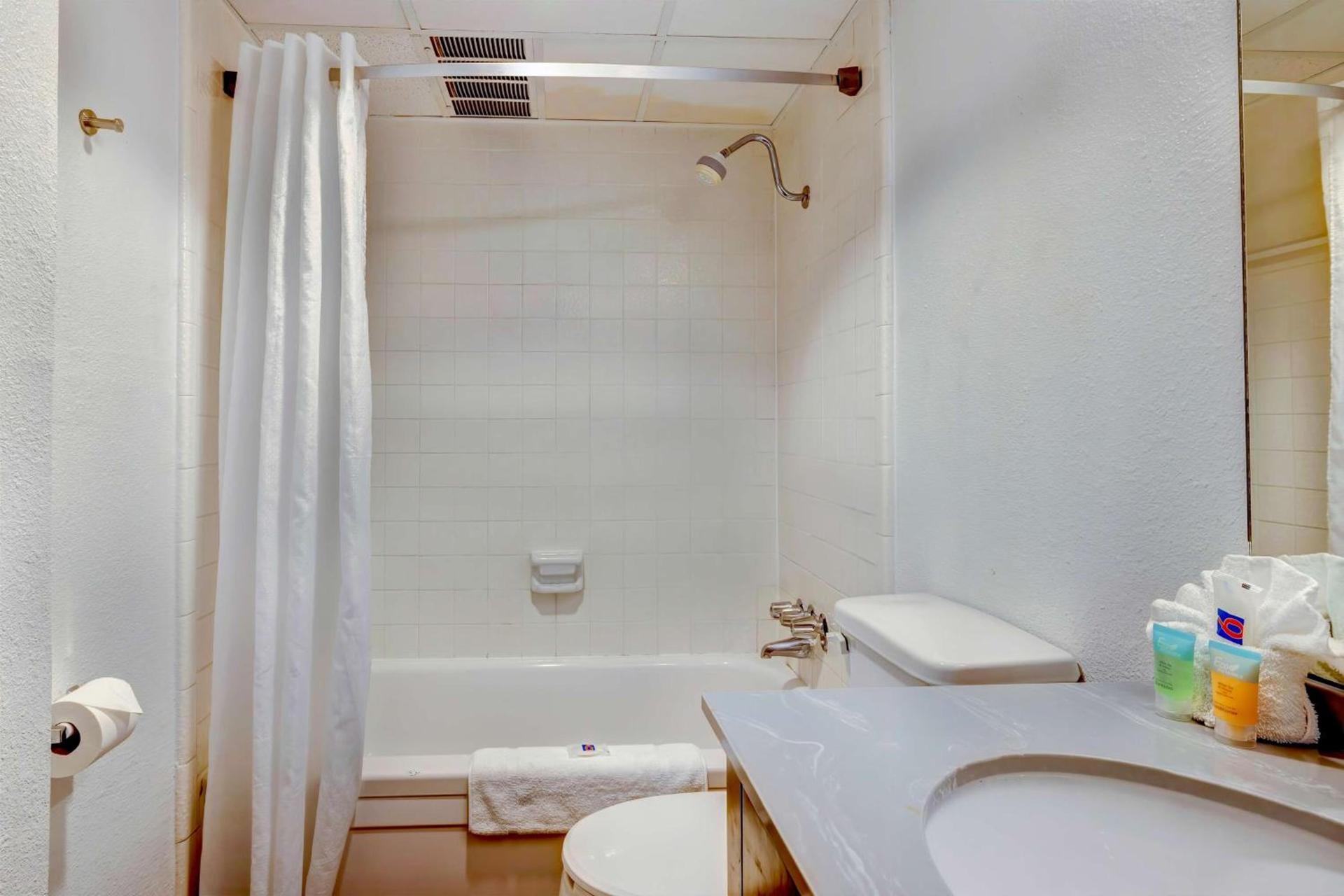Motel 6 Arlington TX Entertainment District photo 15