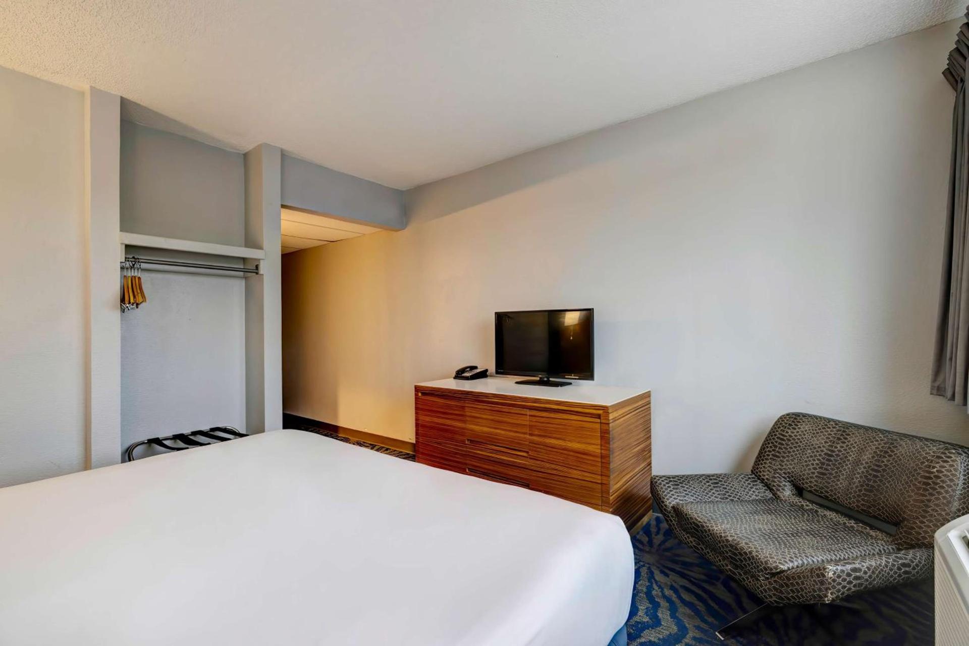 Motel 6 Arlington TX Entertainment District photo 21