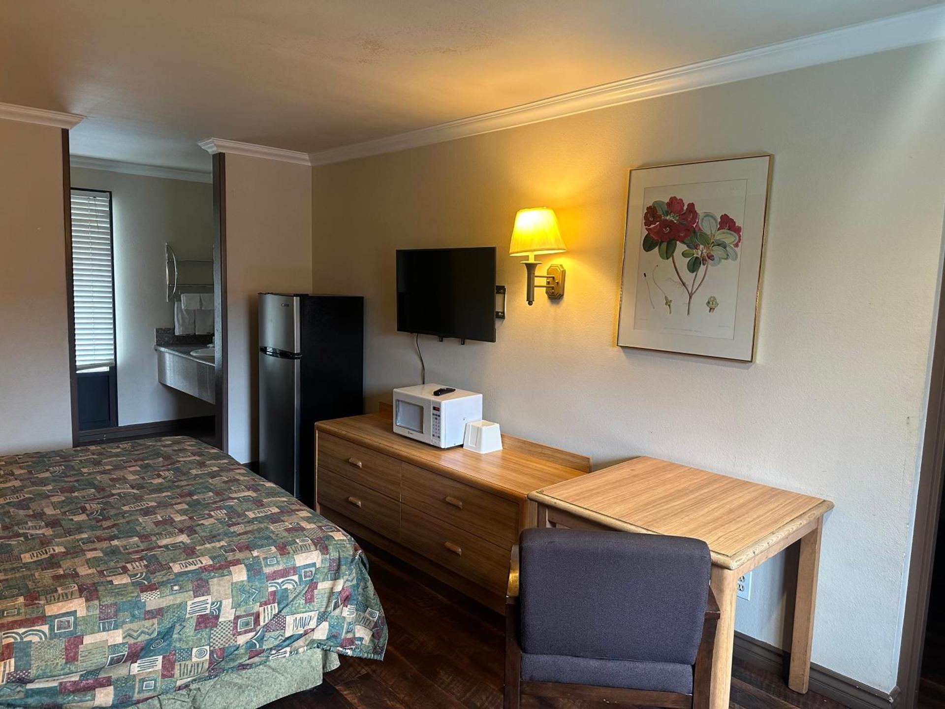 Palm Inn Hotel near Tyler Mall Riverside photo 13