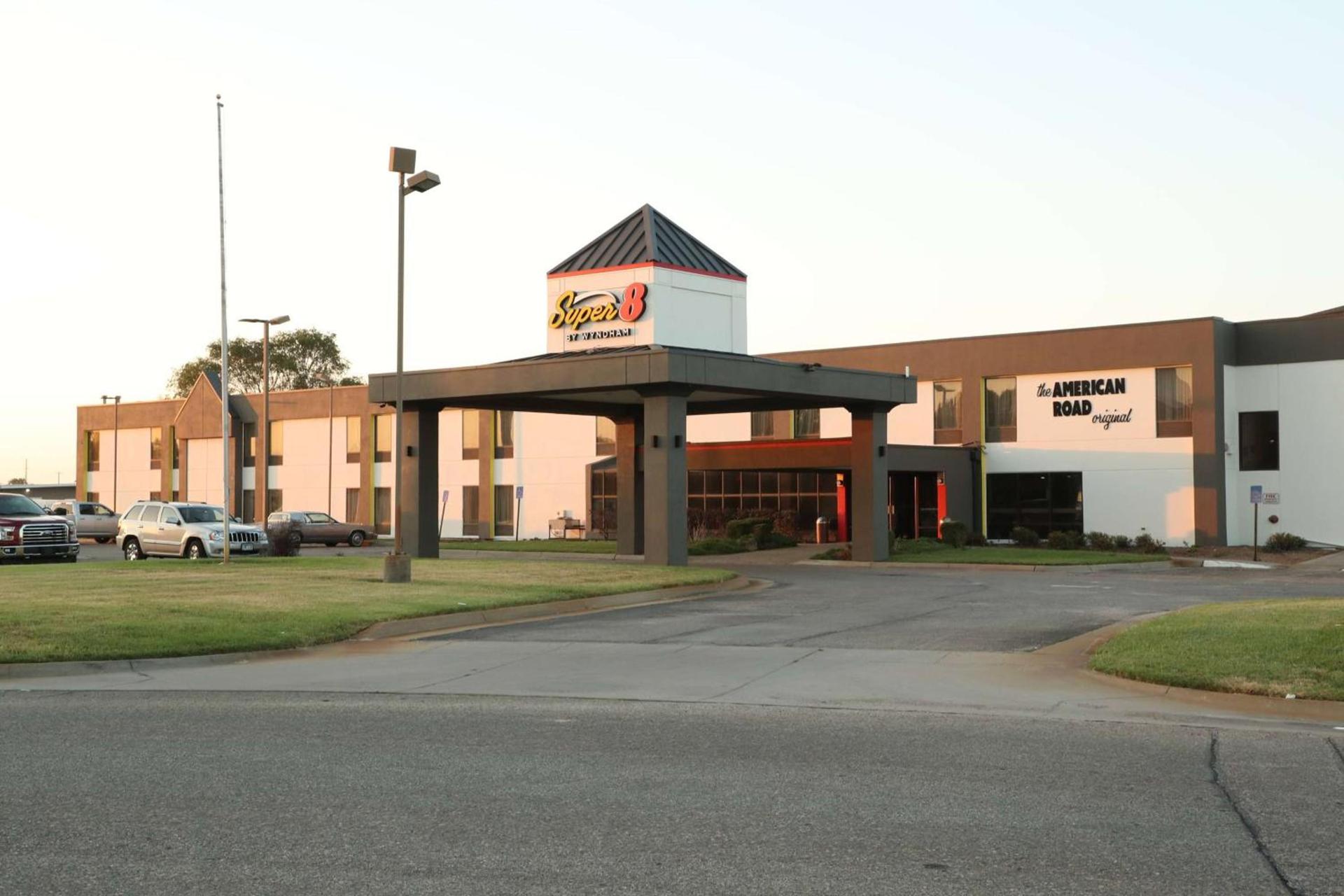 Super 8 by Wyndham Wichita South photo 1