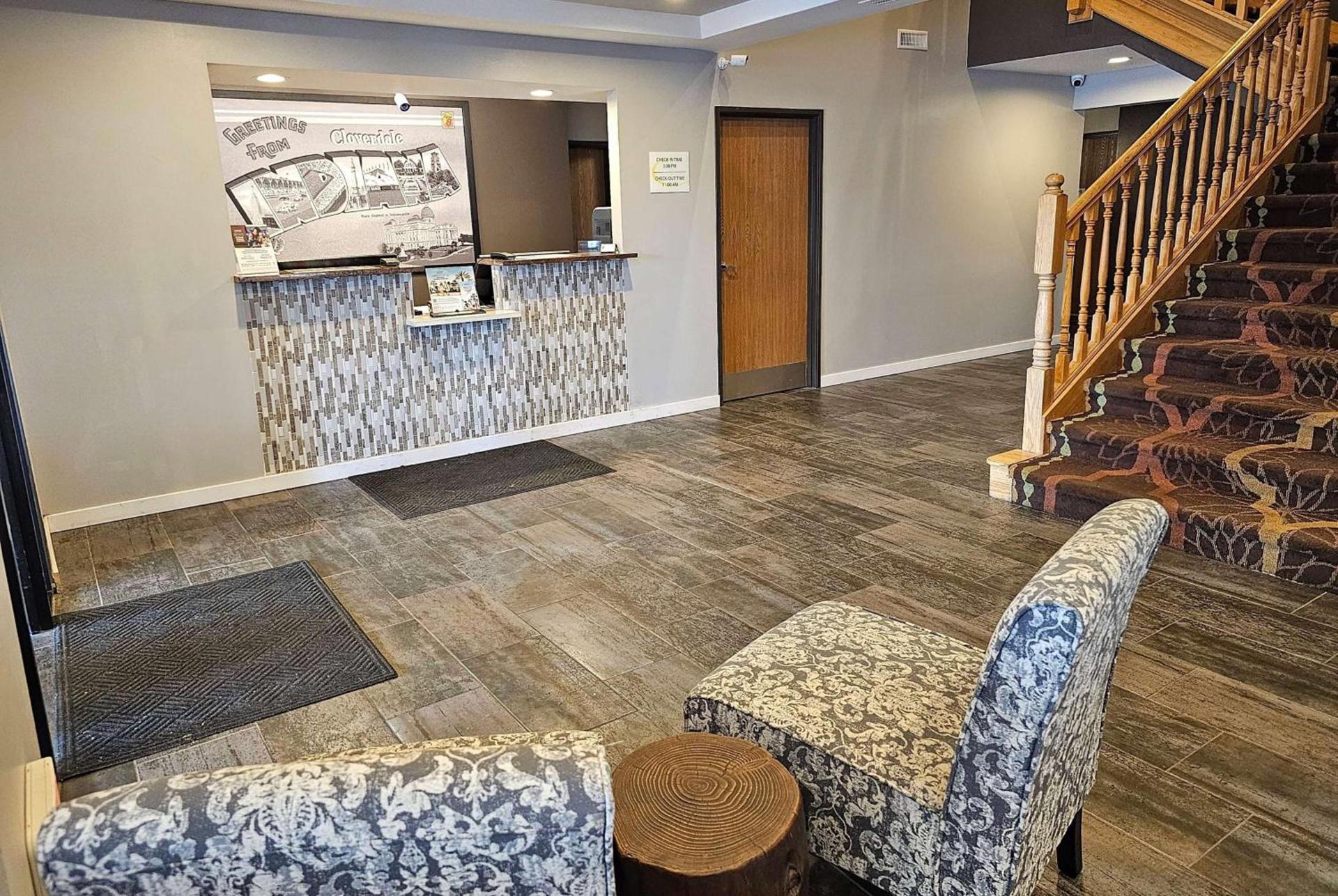 Super 8 by Wyndham Cloverdale IN photo 5