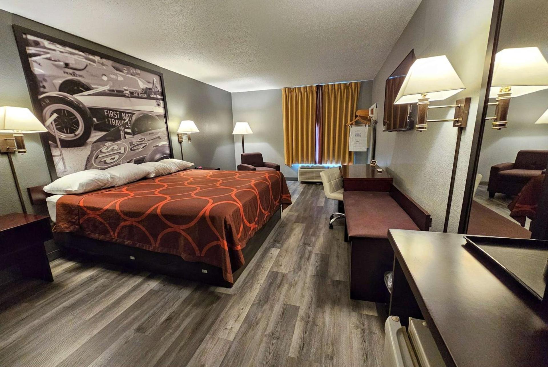 Super 8 by Wyndham Cloverdale IN photo 13