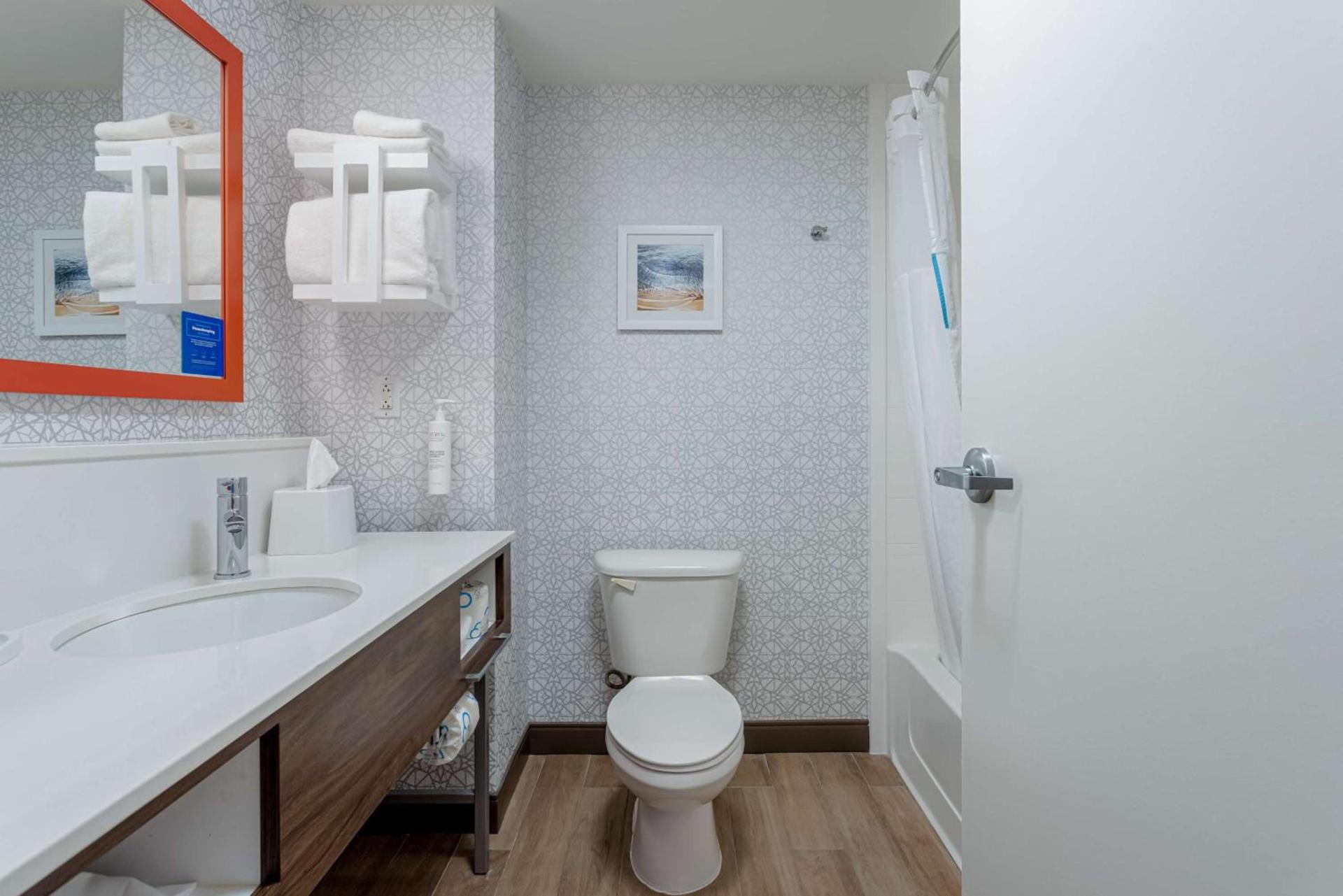 Hampton Inn & Suites - Orange Beach photo 32