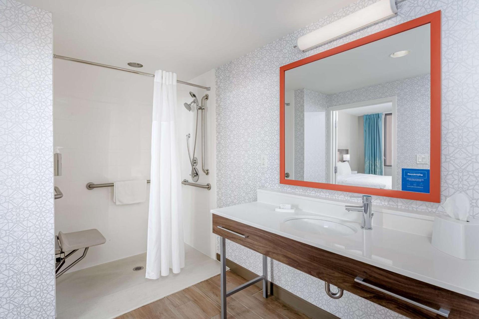 Hampton Inn & Suites - Orange Beach photo 57