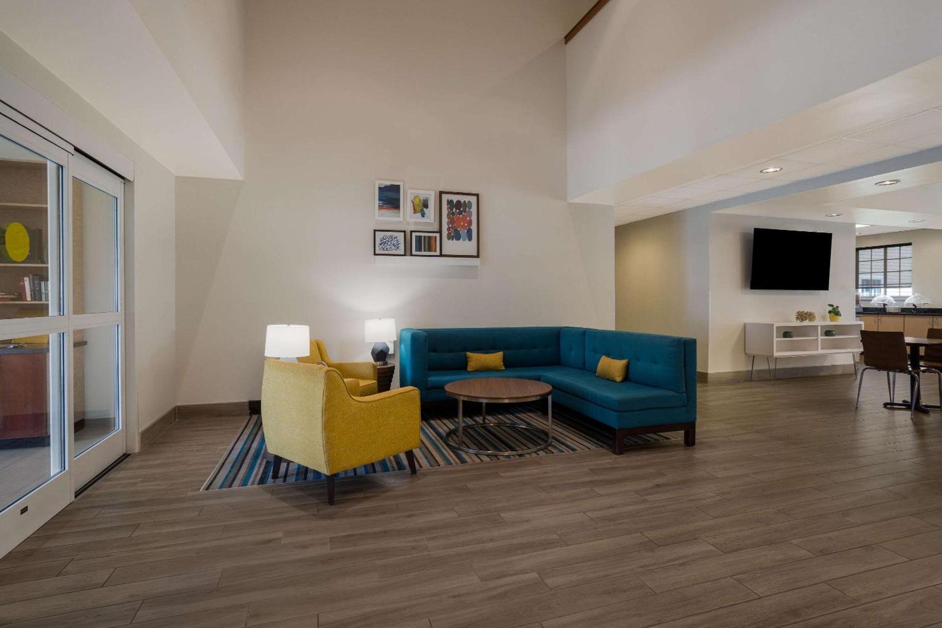 MainStay Suites Wilmington - University Area photo 5