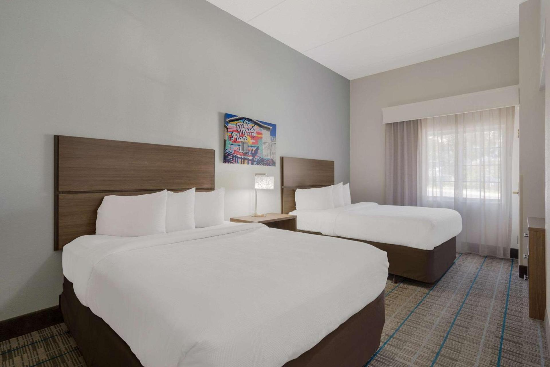 MainStay Suites Wilmington - University Area photo 14