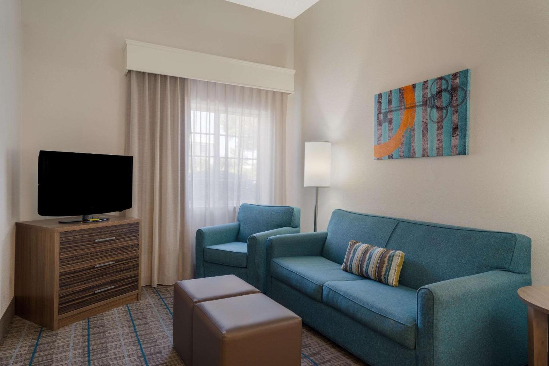 MainStay Suites Wilmington - University Area photo 13