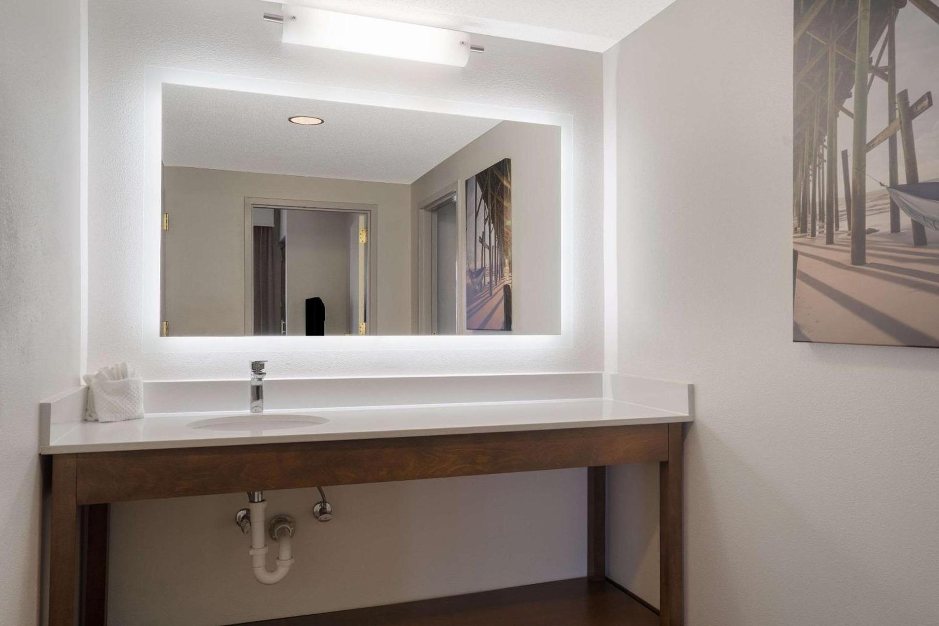 MainStay Suites Wilmington - University Area photo 18
