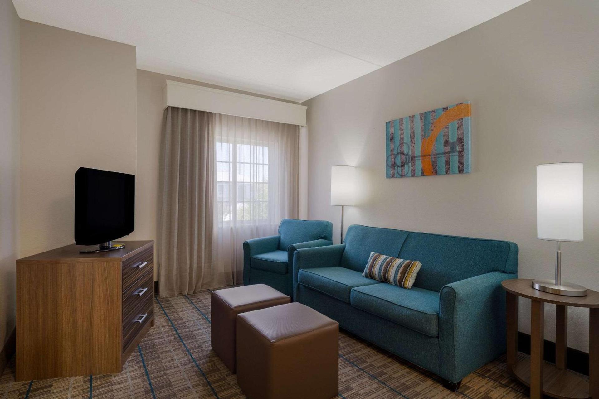 MainStay Suites Wilmington - University Area photo 17