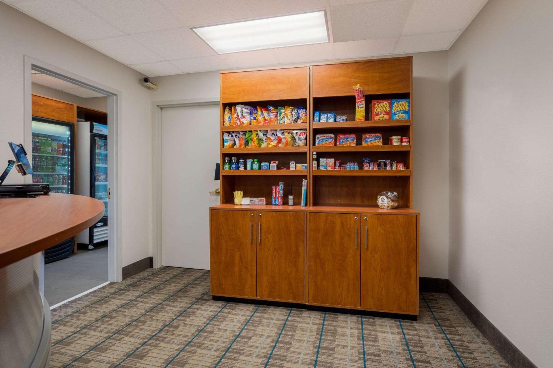 MainStay Suites Wilmington - University Area photo 30