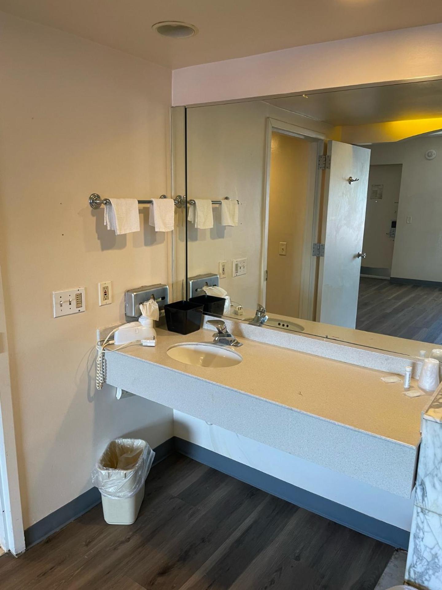 Express Inn-Rahway photo 21